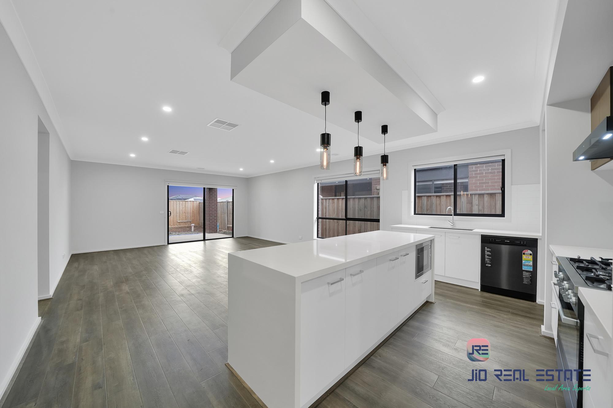 8 Shelterbelt Avenue, Weir Views VIC