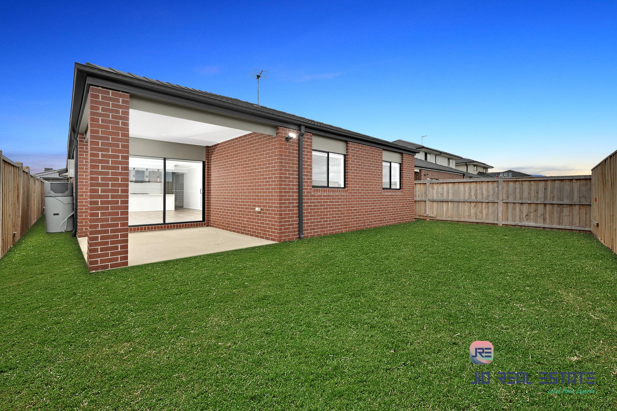 8 Shelterbelt Avenue, Weir Views VIC