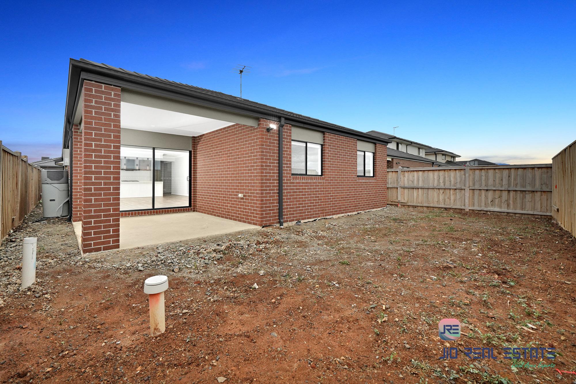 8 Shelterbelt Avenue, Weir Views VIC