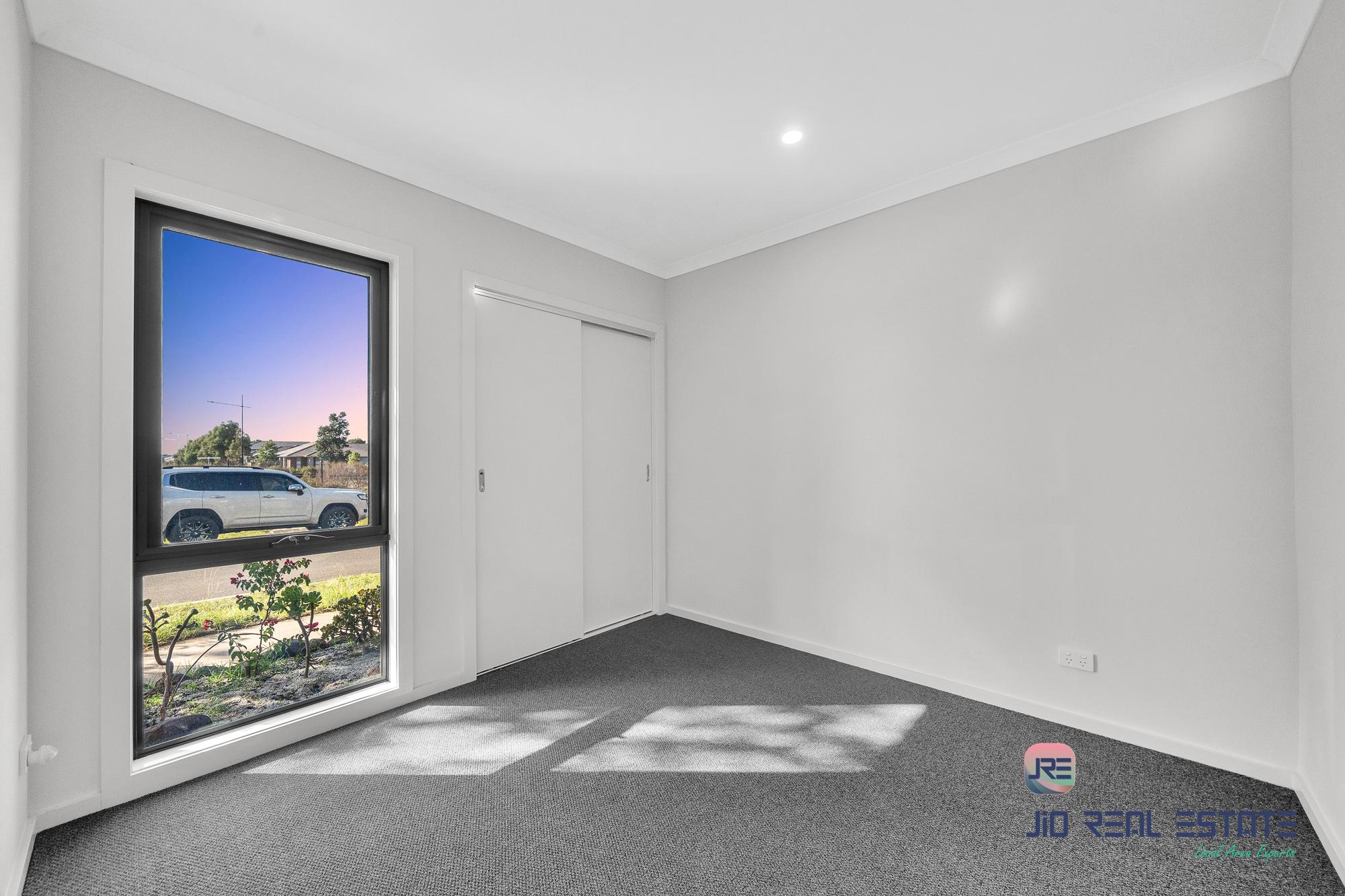 40 Washington Drive, Thornhill Park VIC