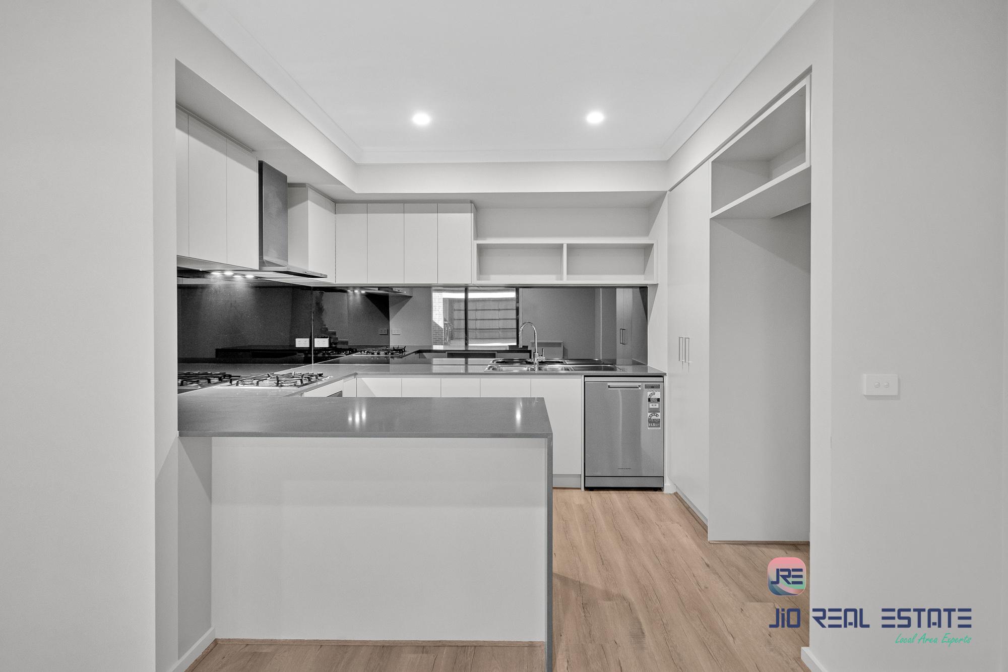 40 Washington Drive, Thornhill Park VIC