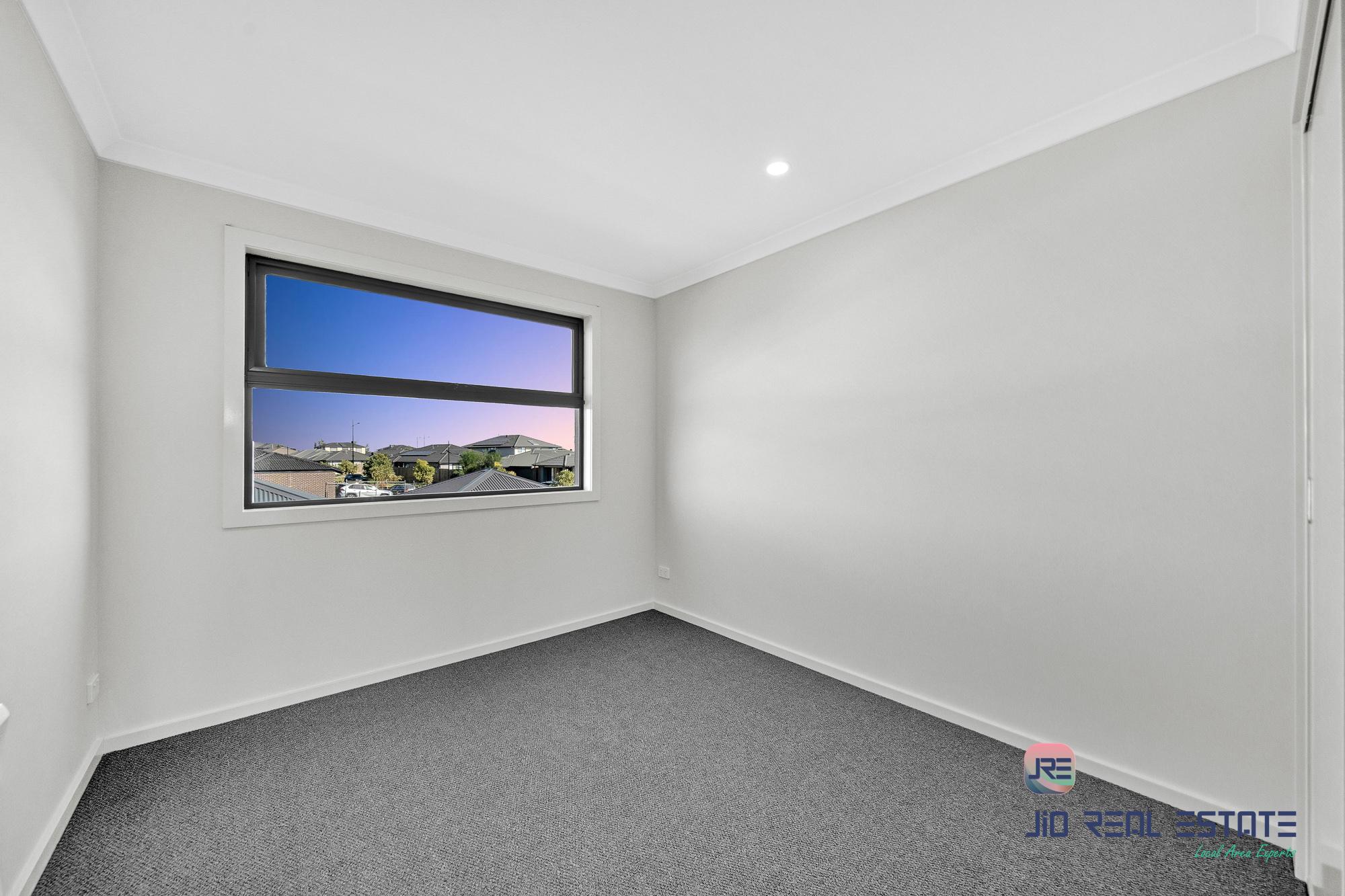 40 Washington Drive, Thornhill Park VIC
