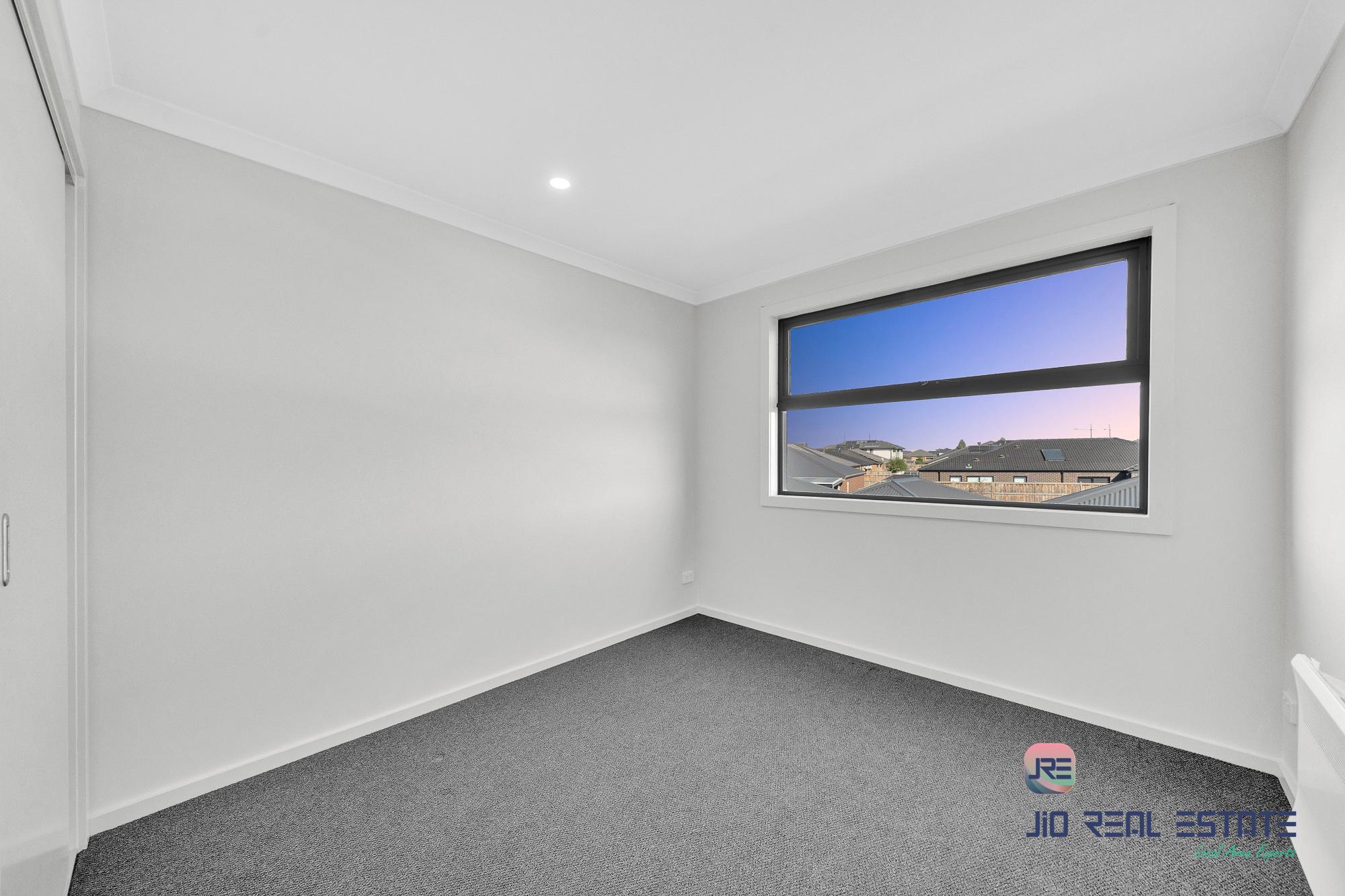 40 Washington Drive, Thornhill Park VIC