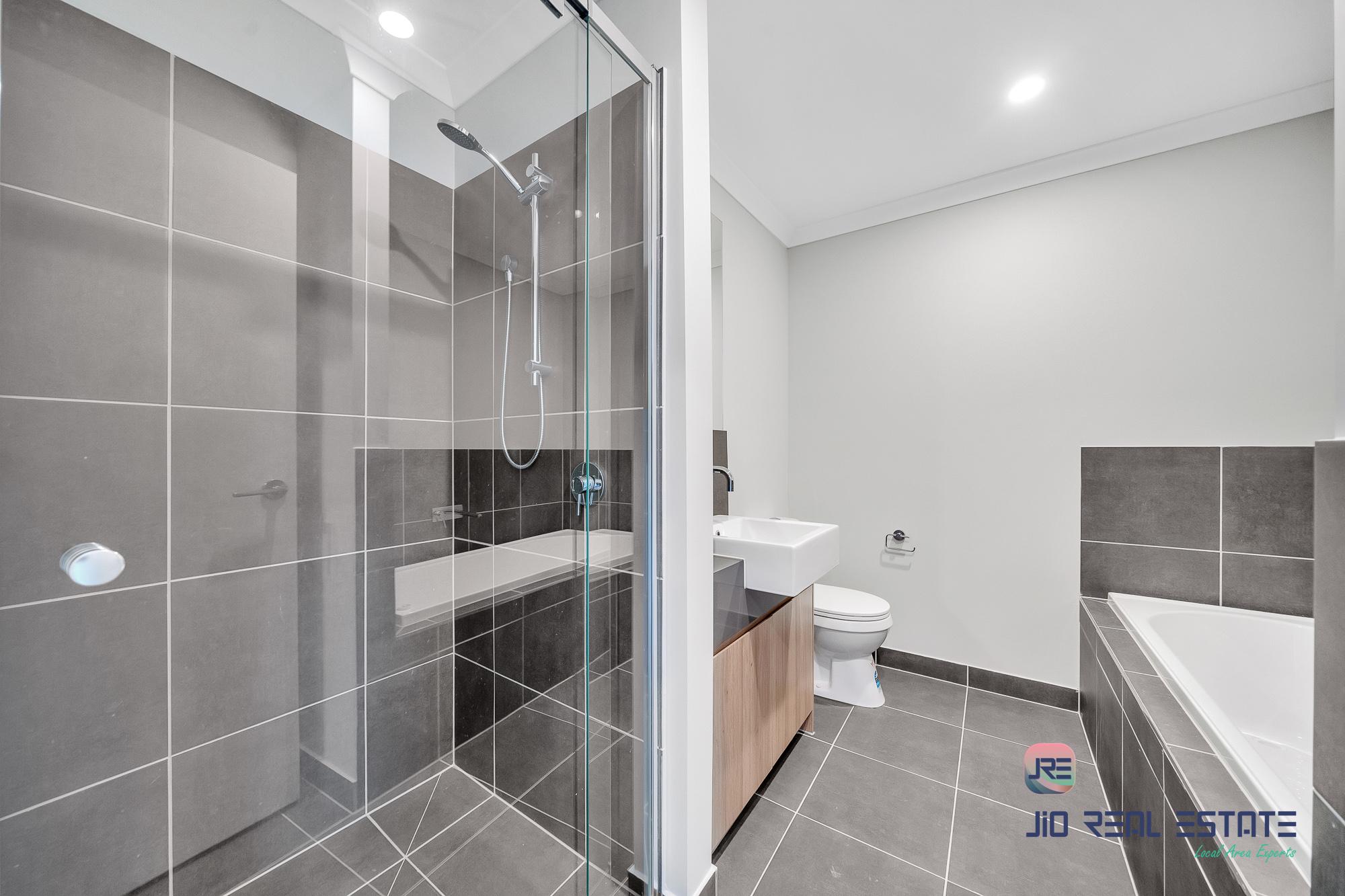 40 Washington Drive, Thornhill Park VIC