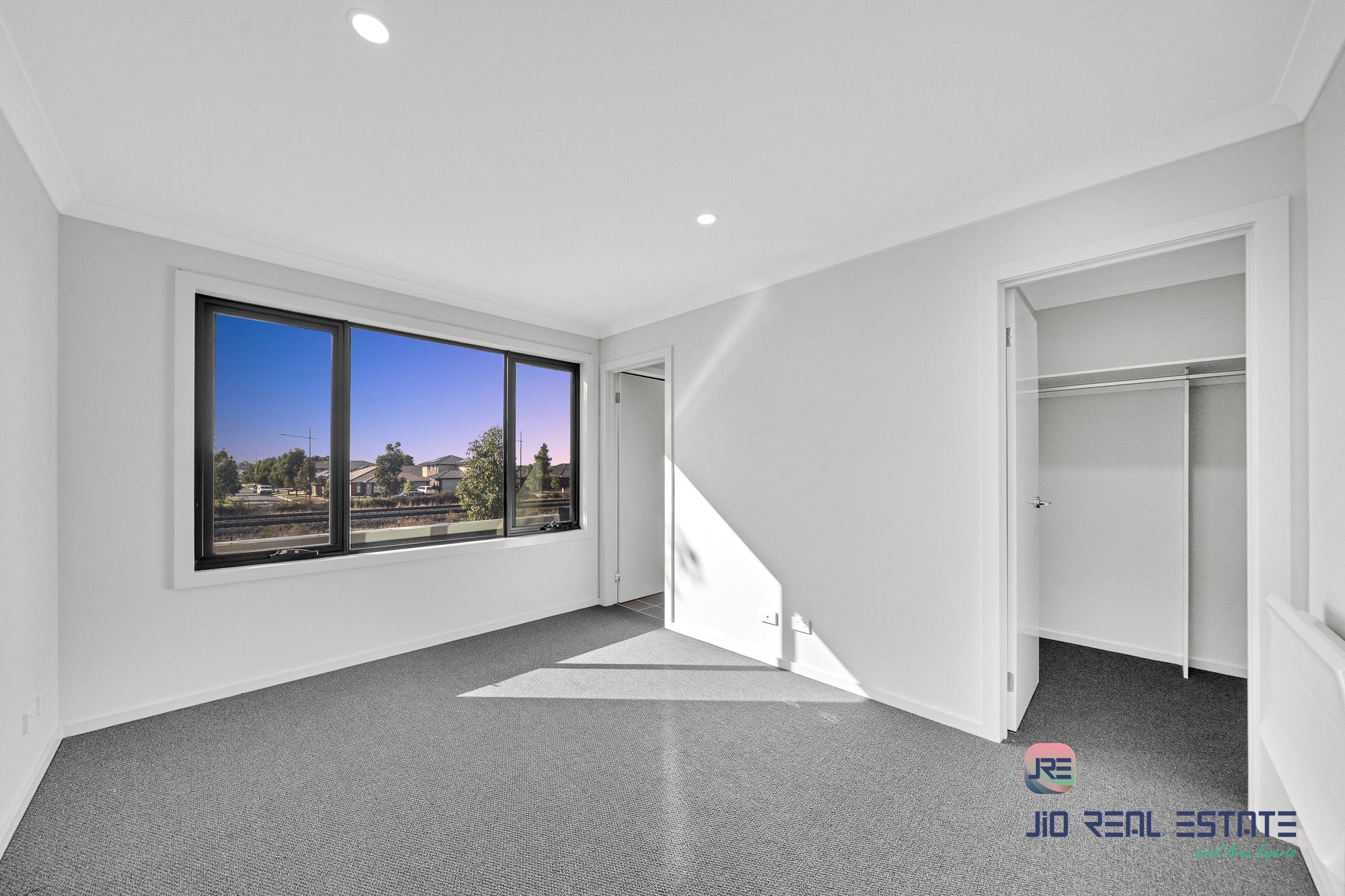 40 Washington Drive, Thornhill Park VIC