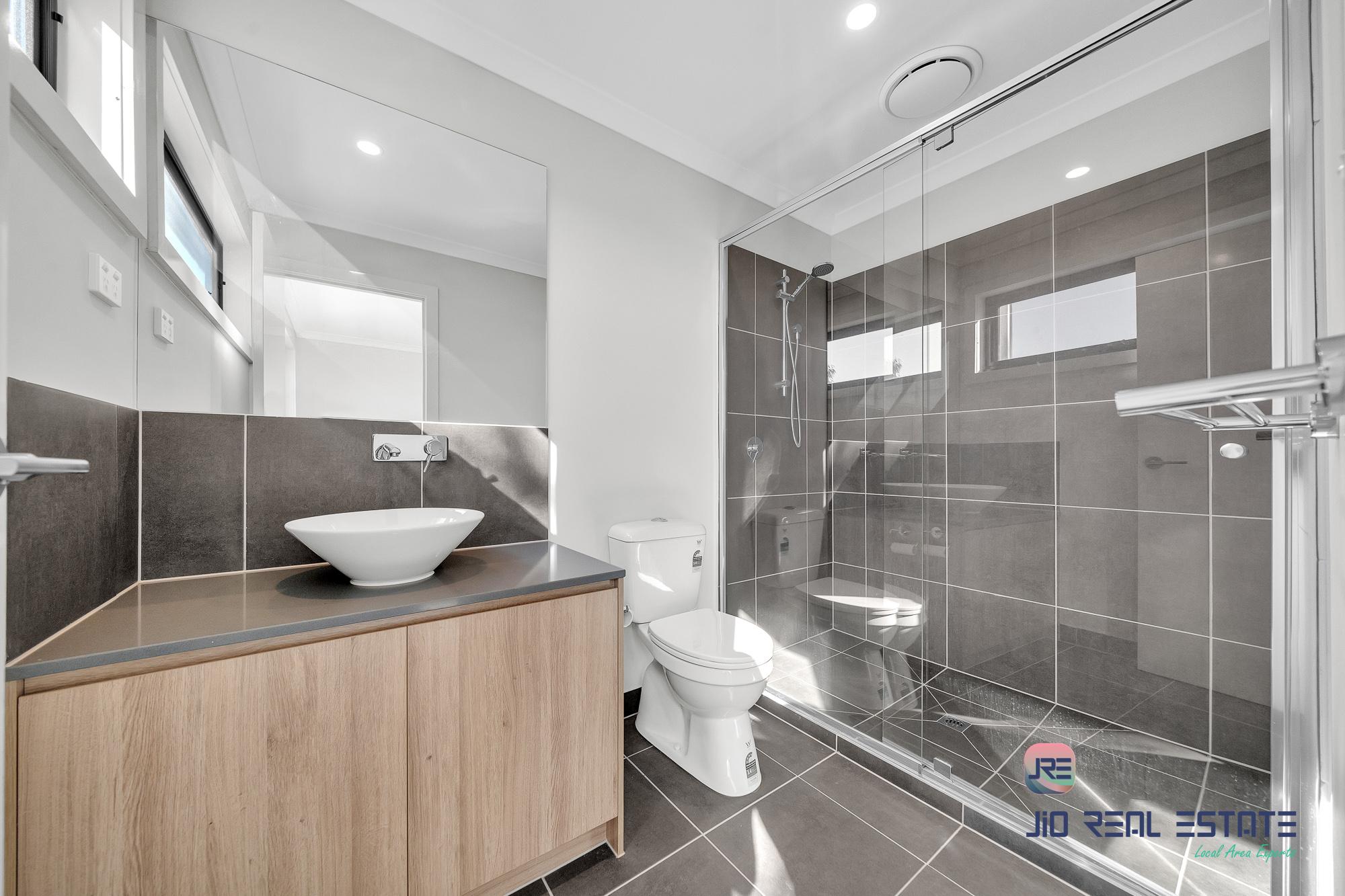 40 Washington Drive, Thornhill Park VIC