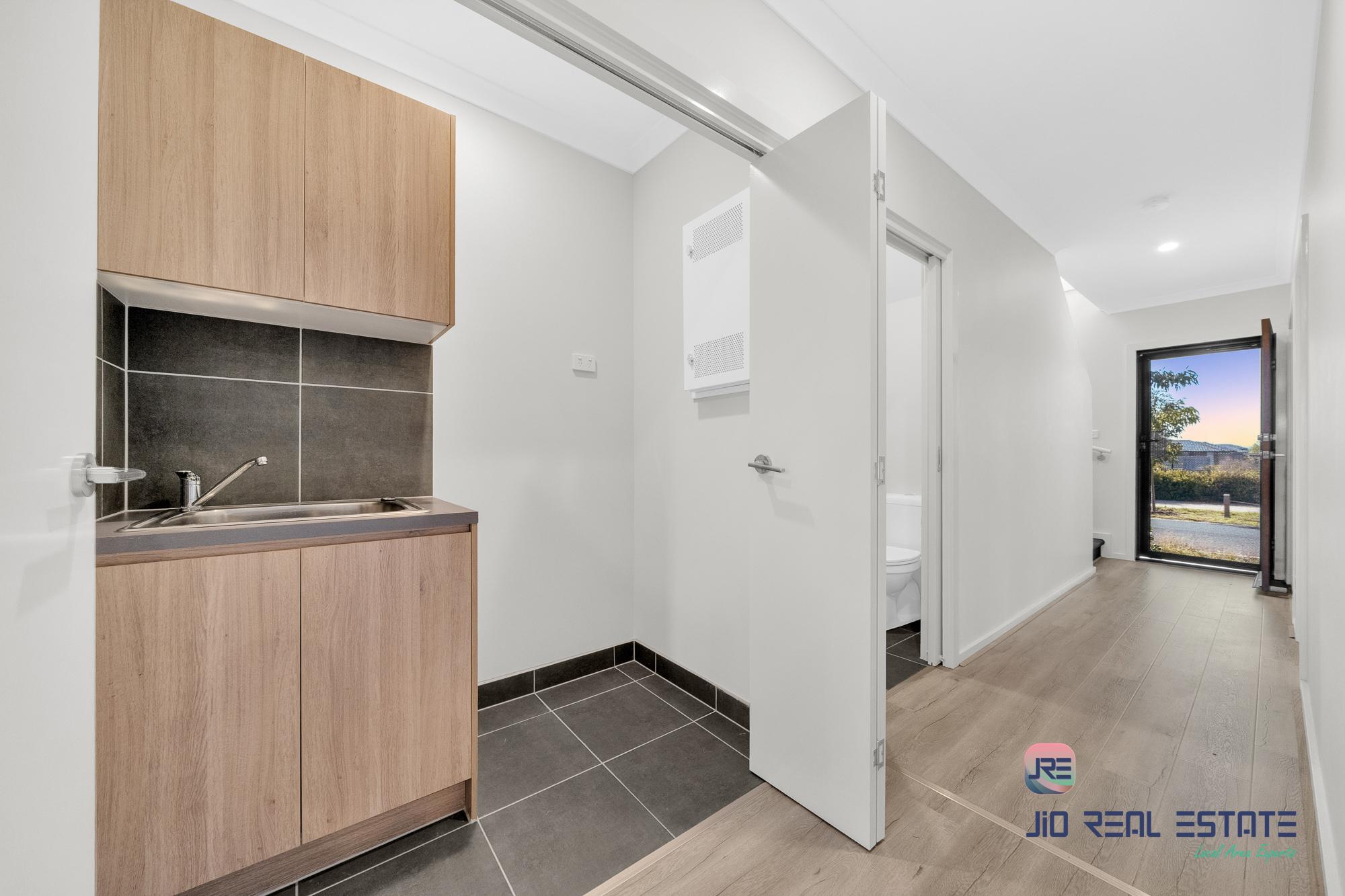 40 Washington Drive, Thornhill Park VIC