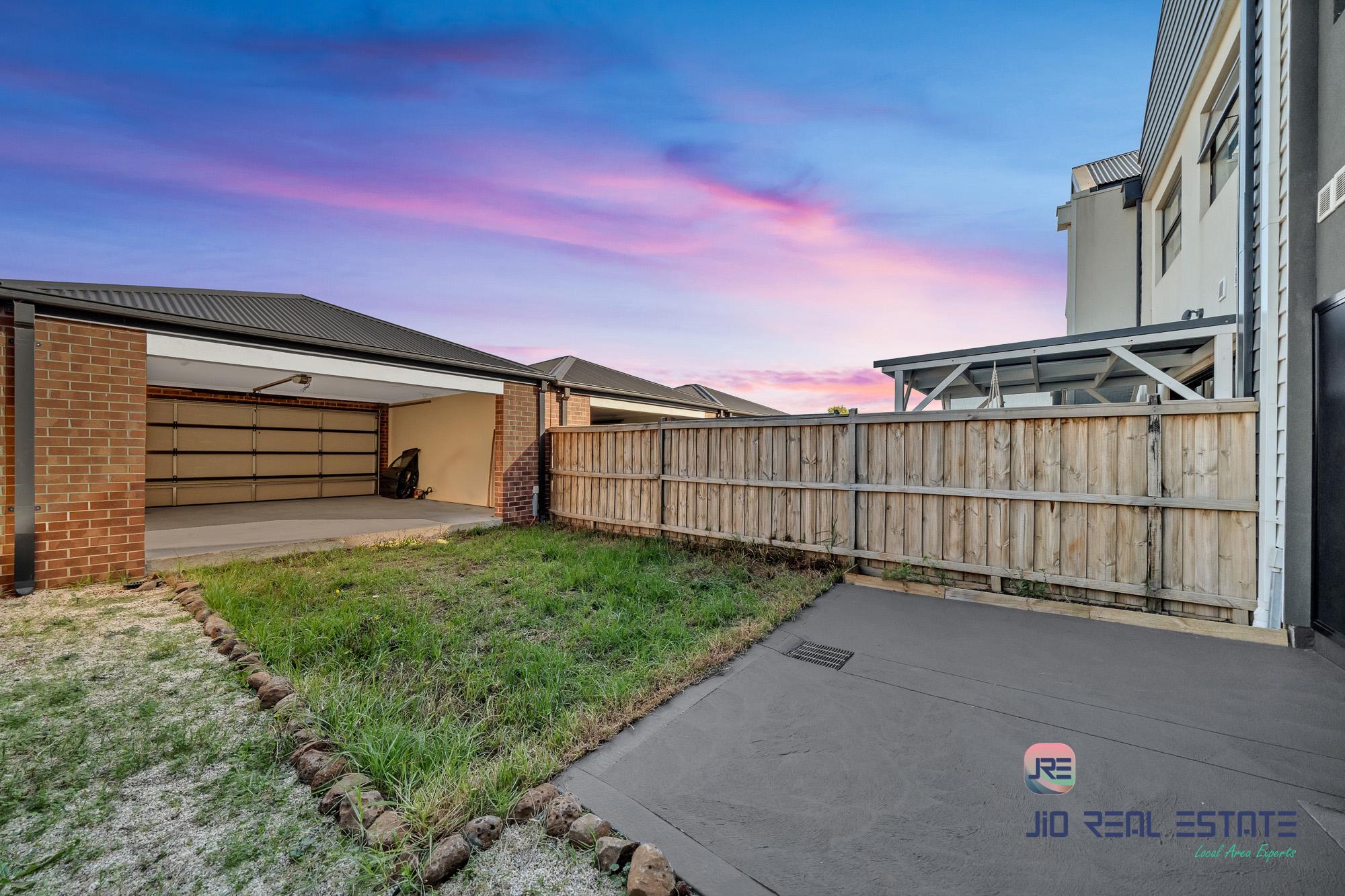 40 Washington Drive, Thornhill Park VIC