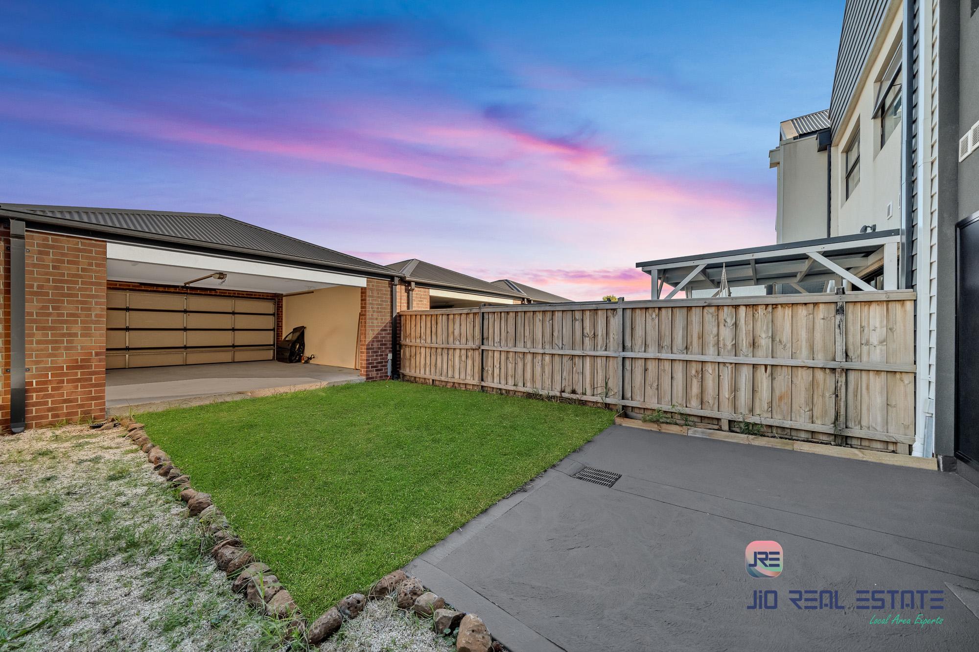 40 Washington Drive, Thornhill Park VIC