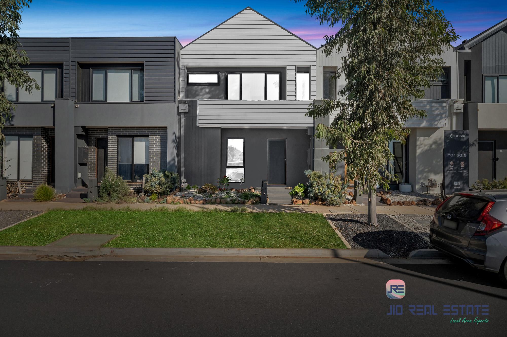 40 Washington Drive, Thornhill Park VIC