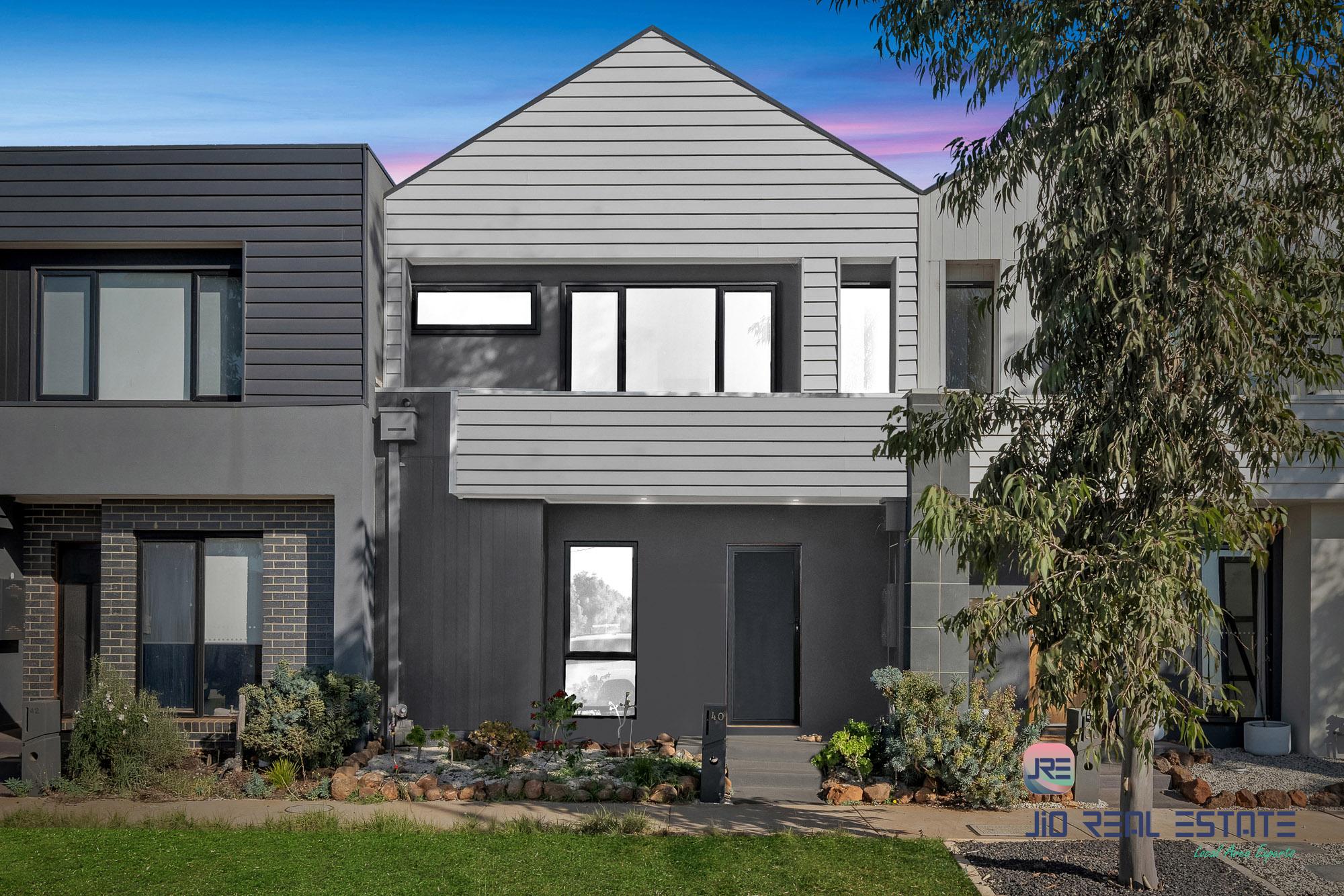 40 Washington Drive, Thornhill Park VIC