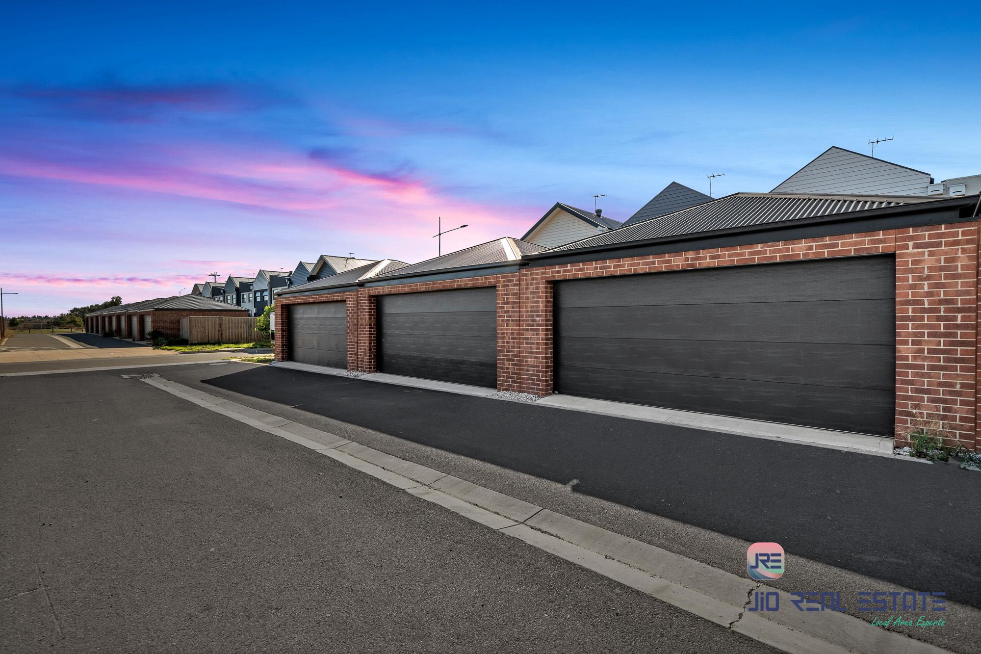40 Washington Drive, Thornhill Park VIC