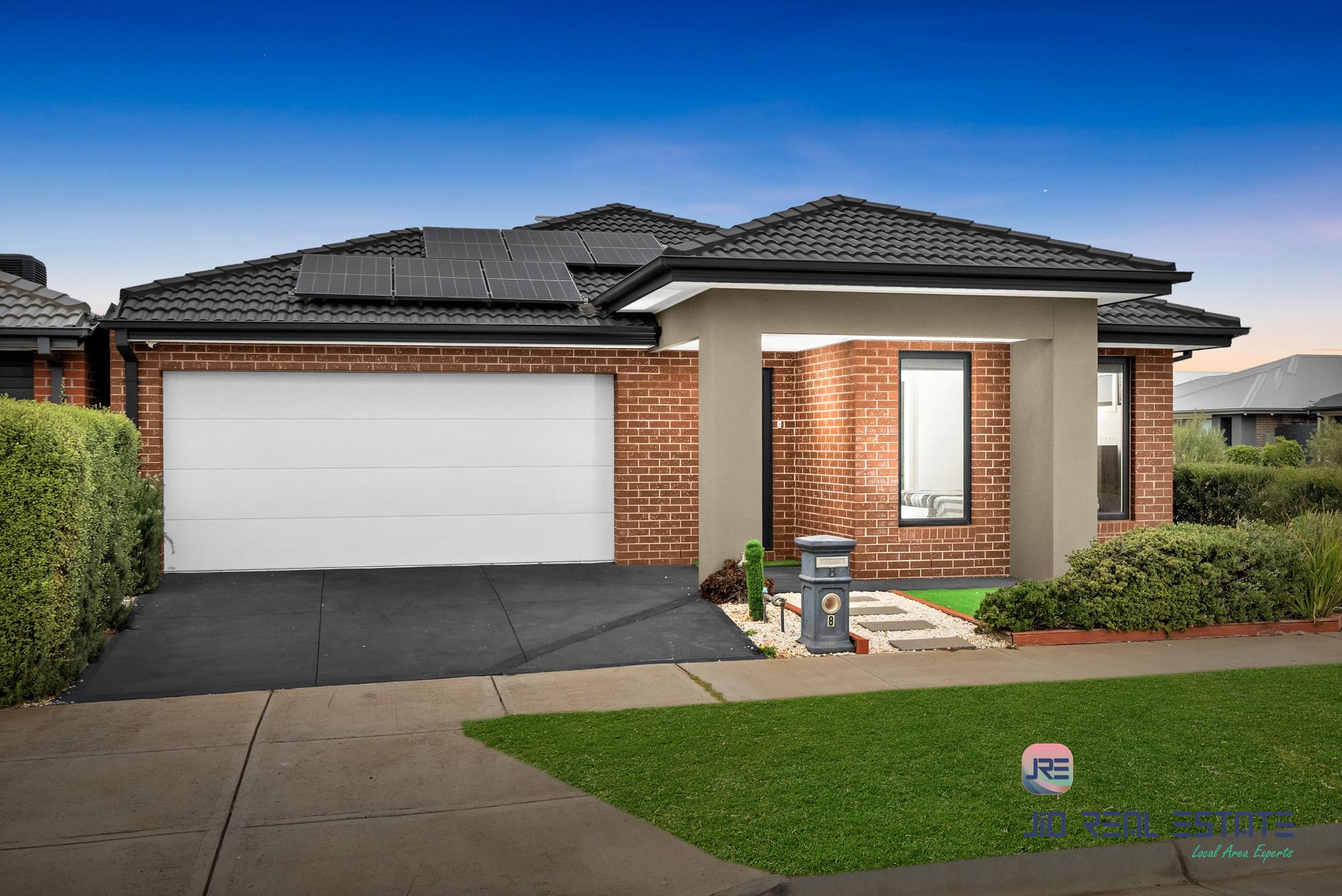 8 Harry Drive, Thornhill Park VIC