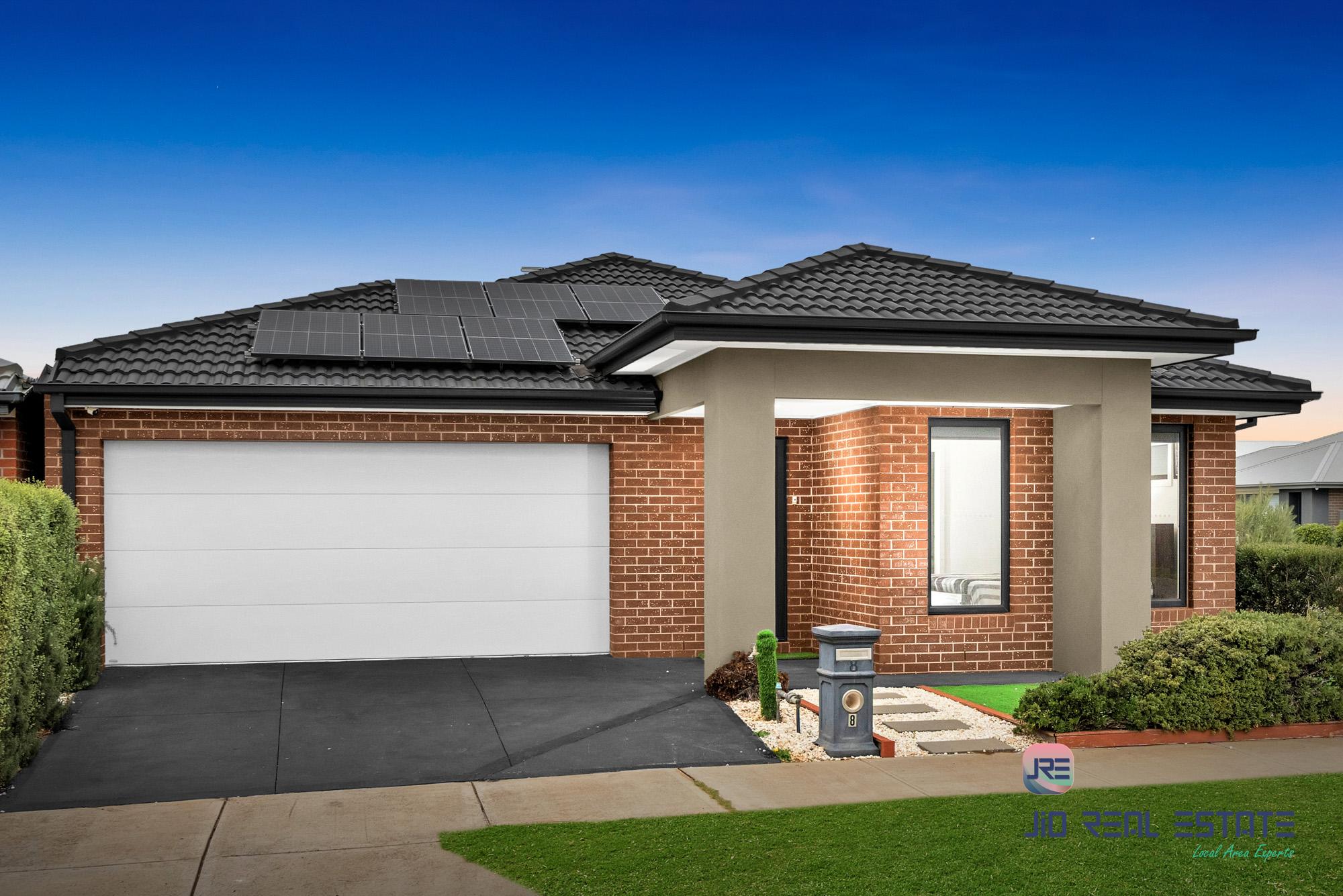 8 Harry Drive, Thornhill Park VIC