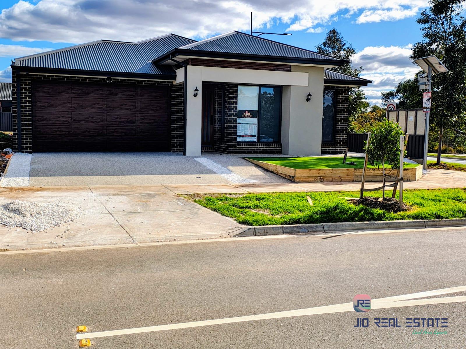 2 Uplands Crescent, Melton South VIC