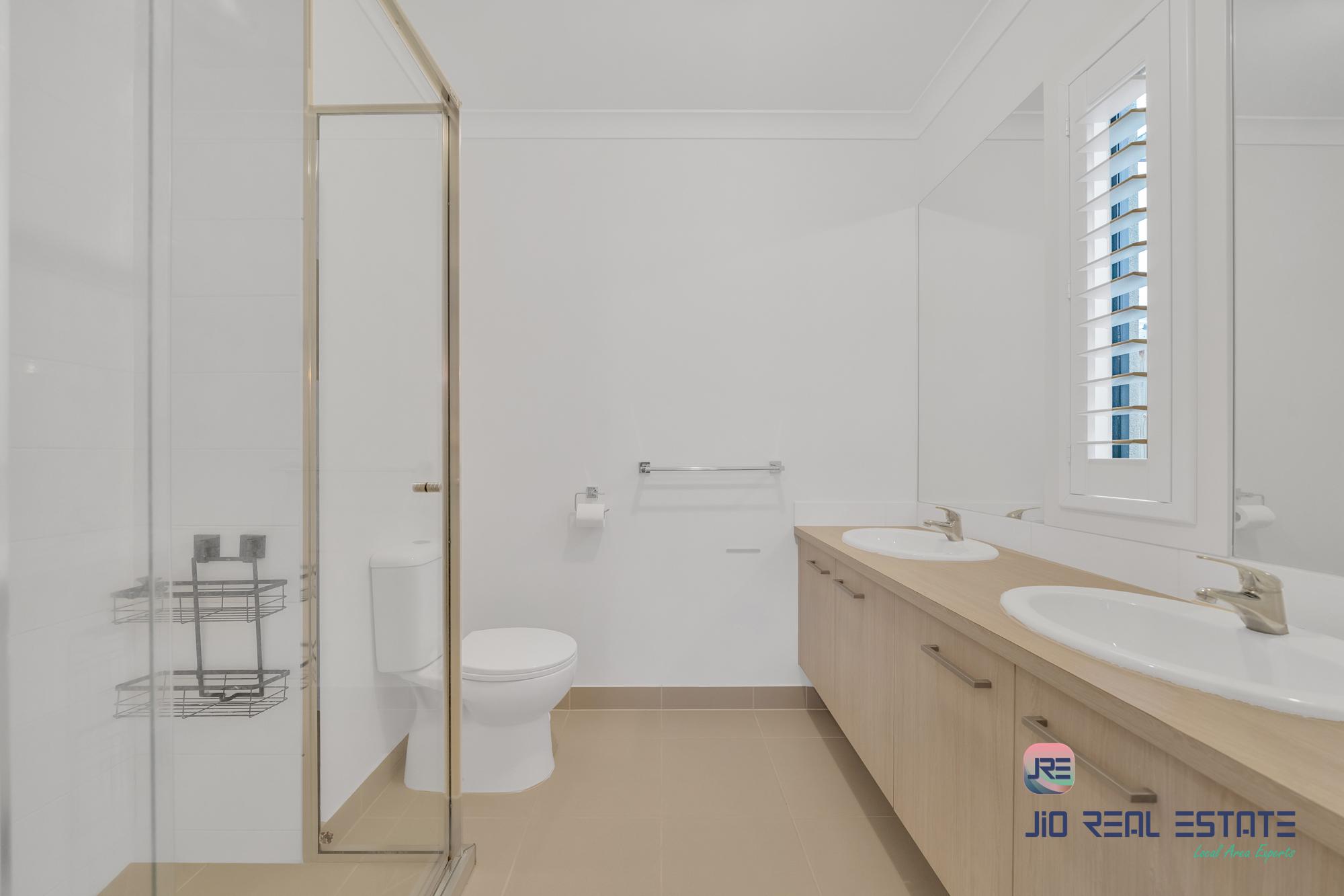 19 Howard Road, Thornhill Park VIC