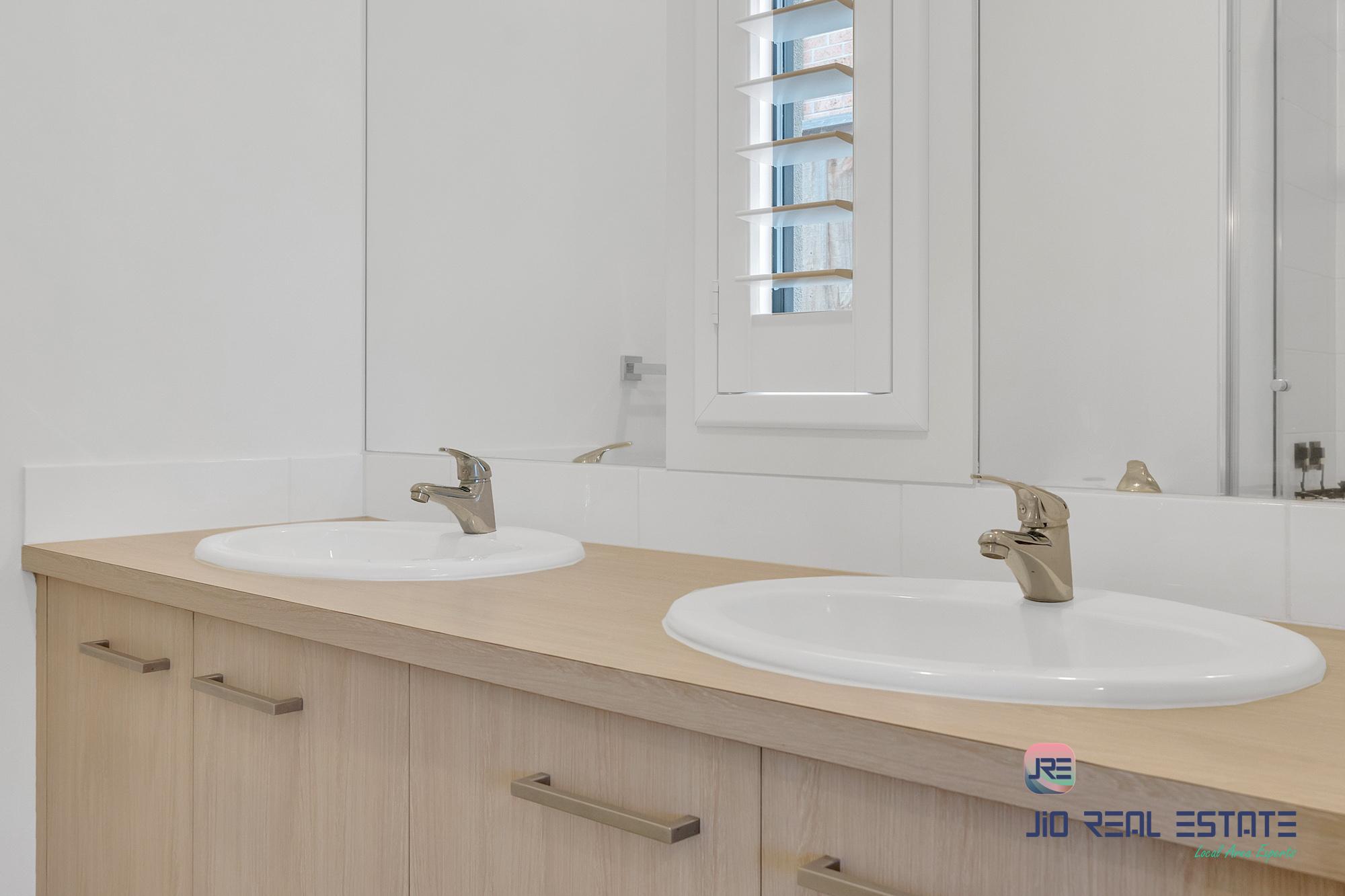 19 Howard Road, Thornhill Park VIC