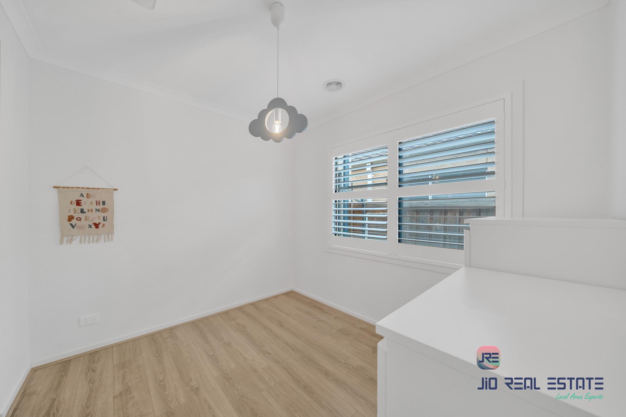 19 Howard Road, Thornhill Park VIC