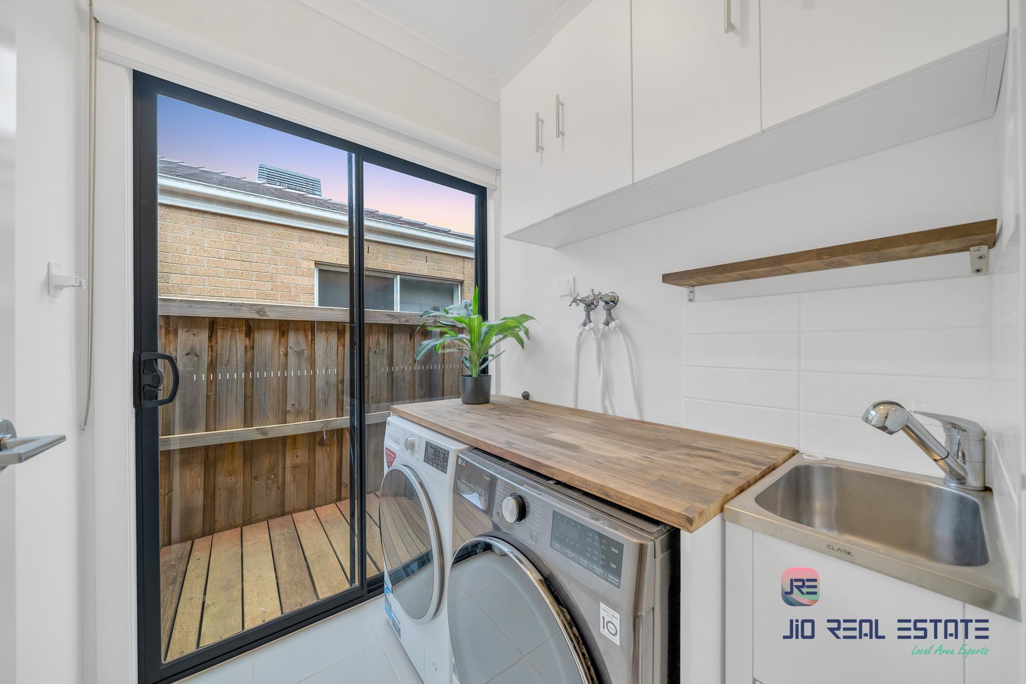 19 Howard Road, Thornhill Park VIC