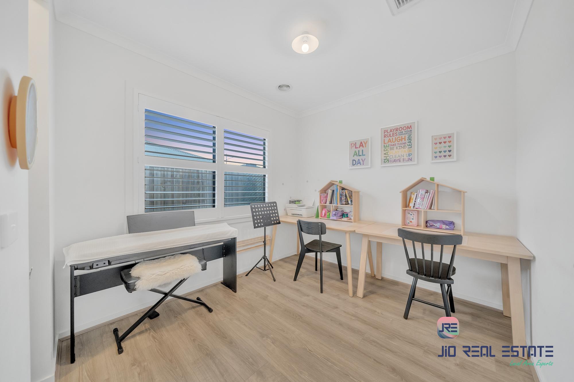 19 Howard Road, Thornhill Park VIC