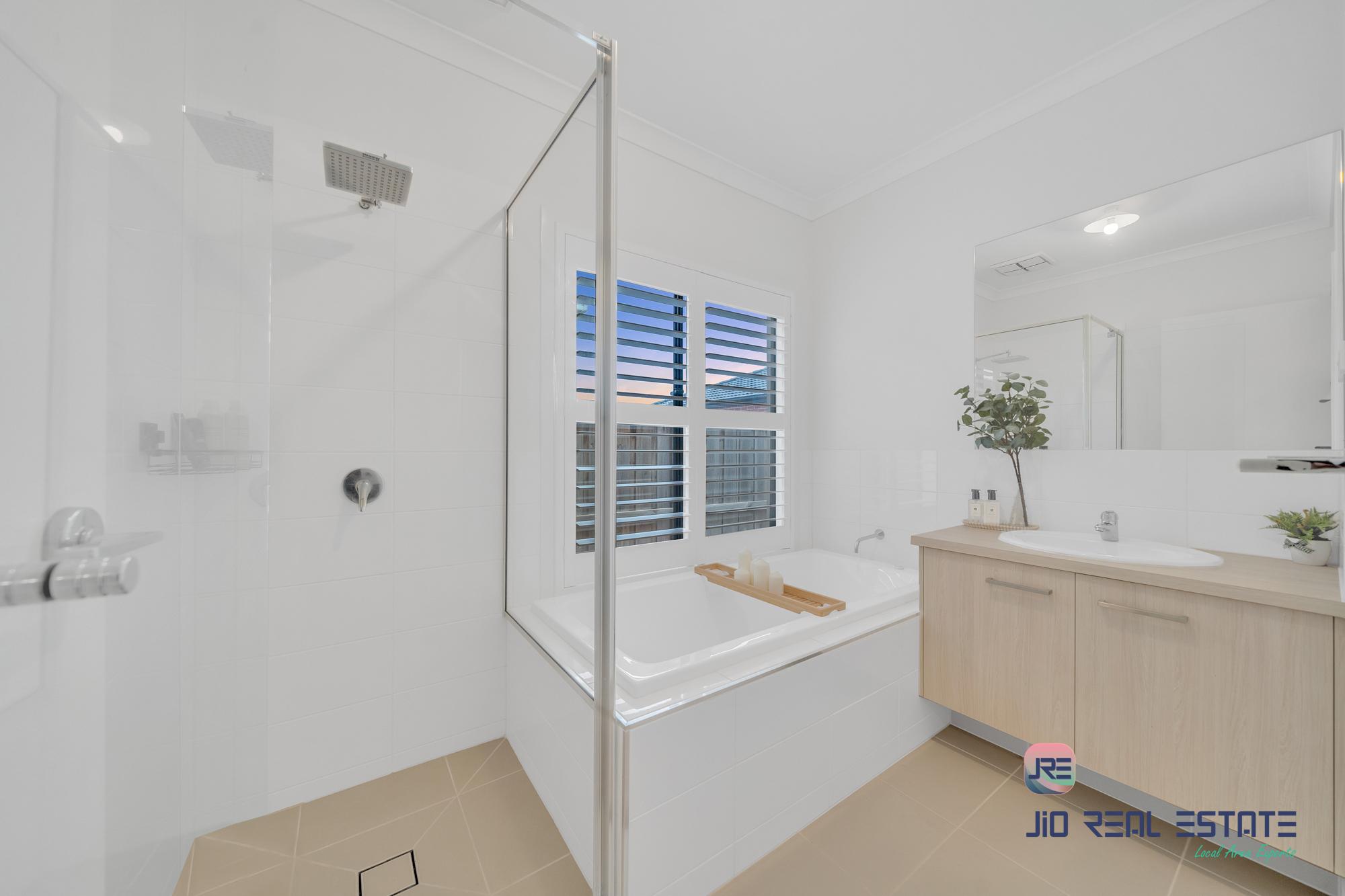 19 Howard Road, Thornhill Park VIC