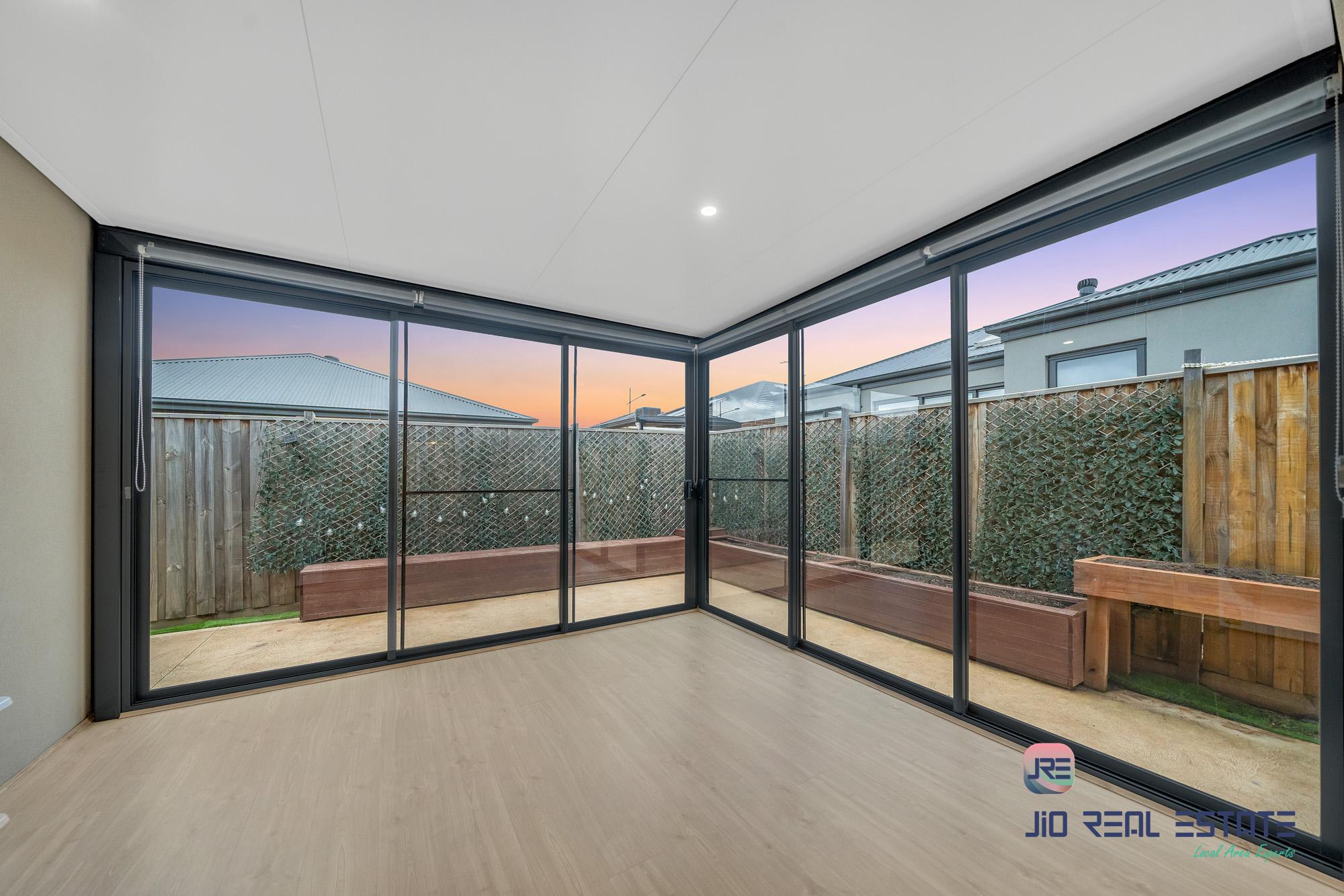 19 Howard Road, Thornhill Park VIC