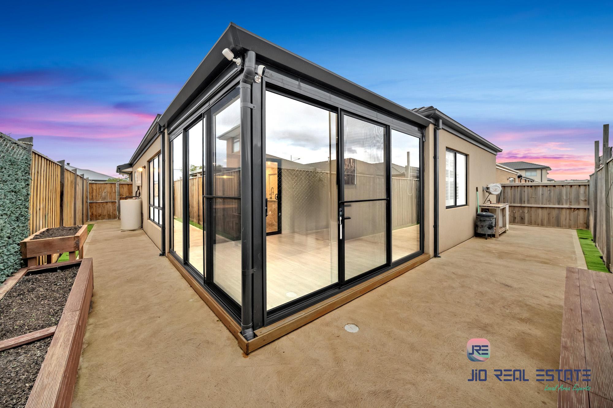 19 Howard Road, Thornhill Park VIC