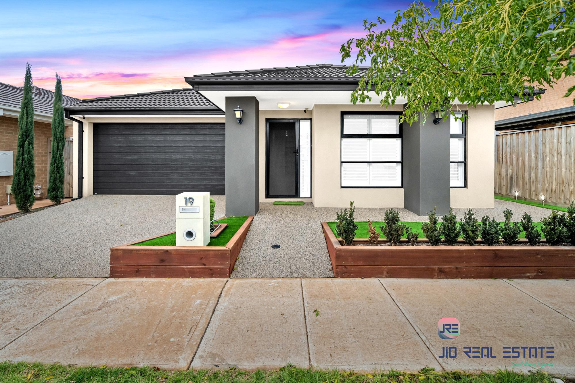 19 Howard Road, Thornhill Park VIC