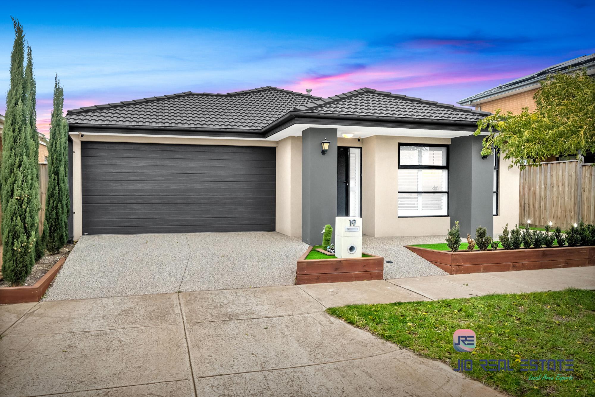 19 Howard Road, Thornhill Park VIC