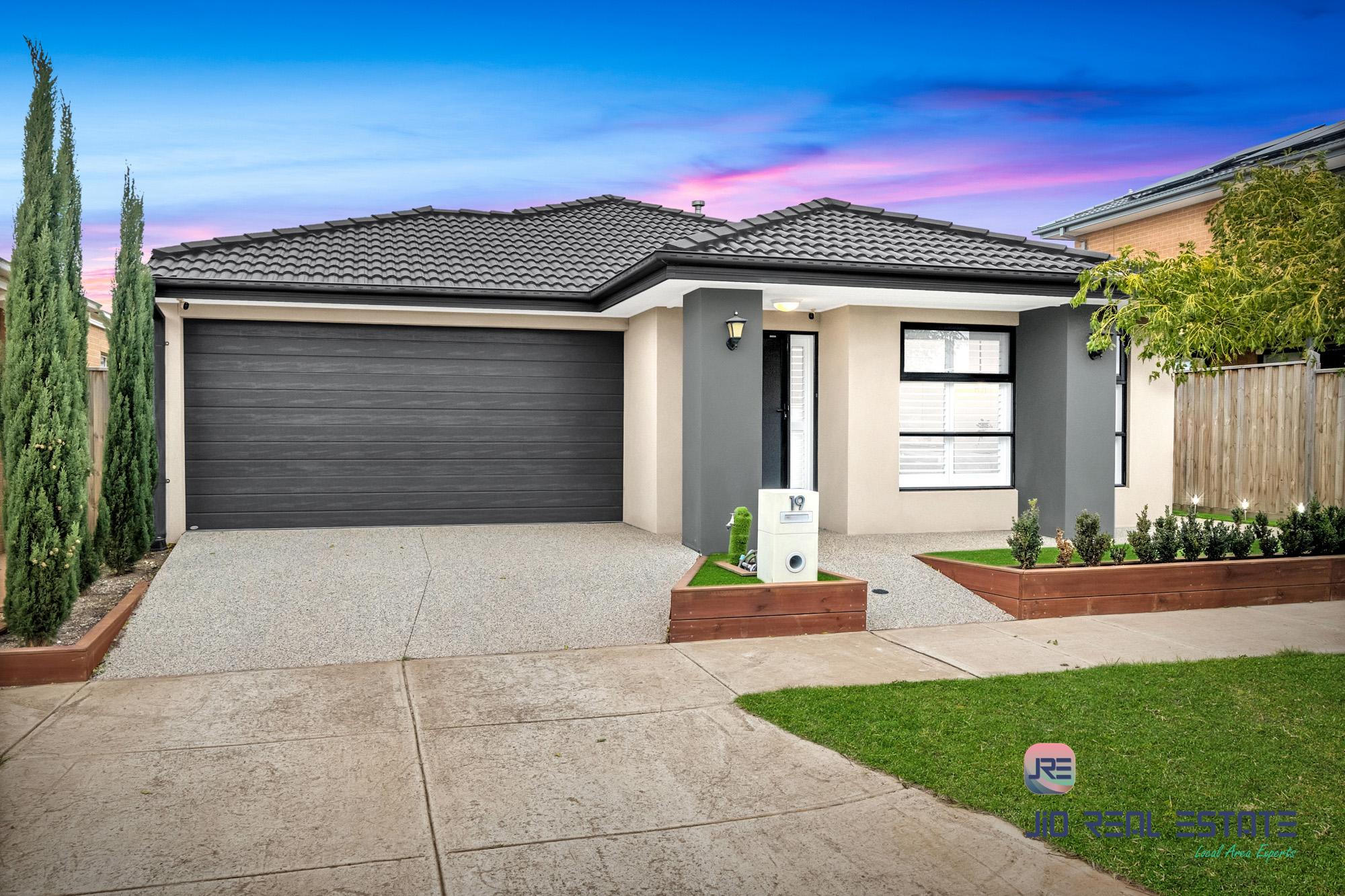 19 Howard Road, Thornhill Park VIC