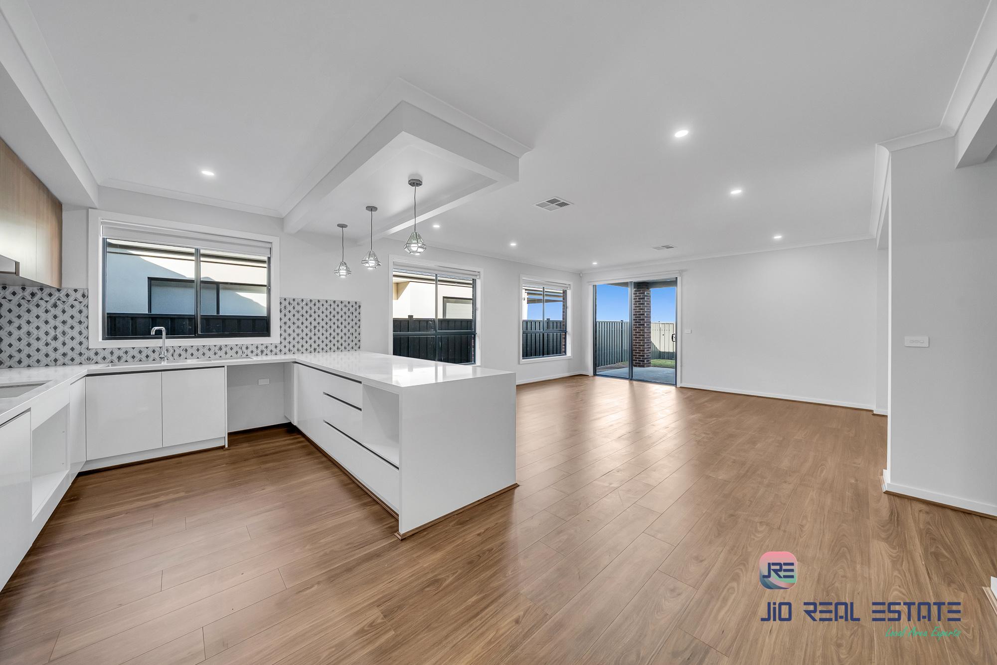 82 Pintail Drive, Melton South VIC