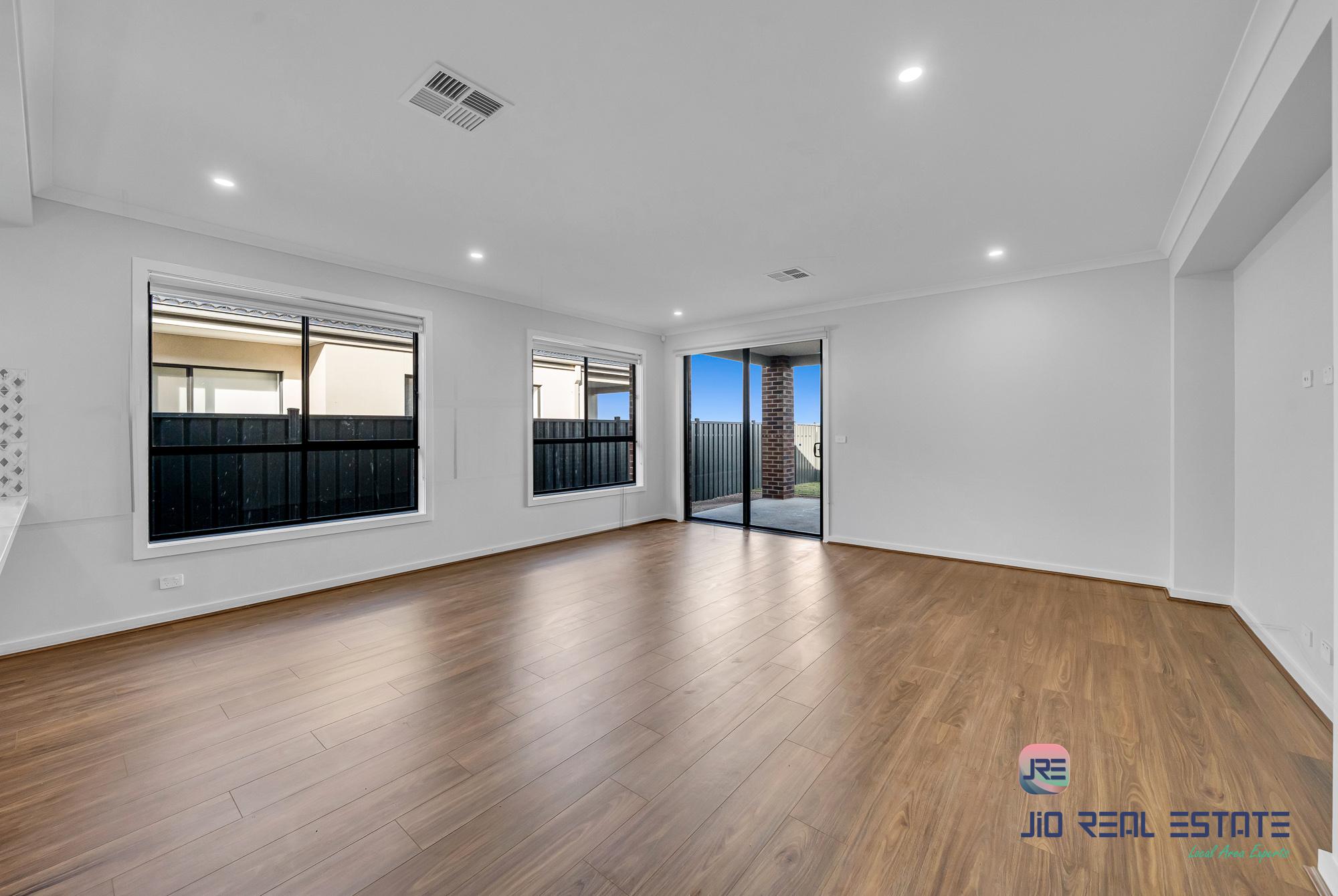 82 Pintail Drive, Melton South VIC