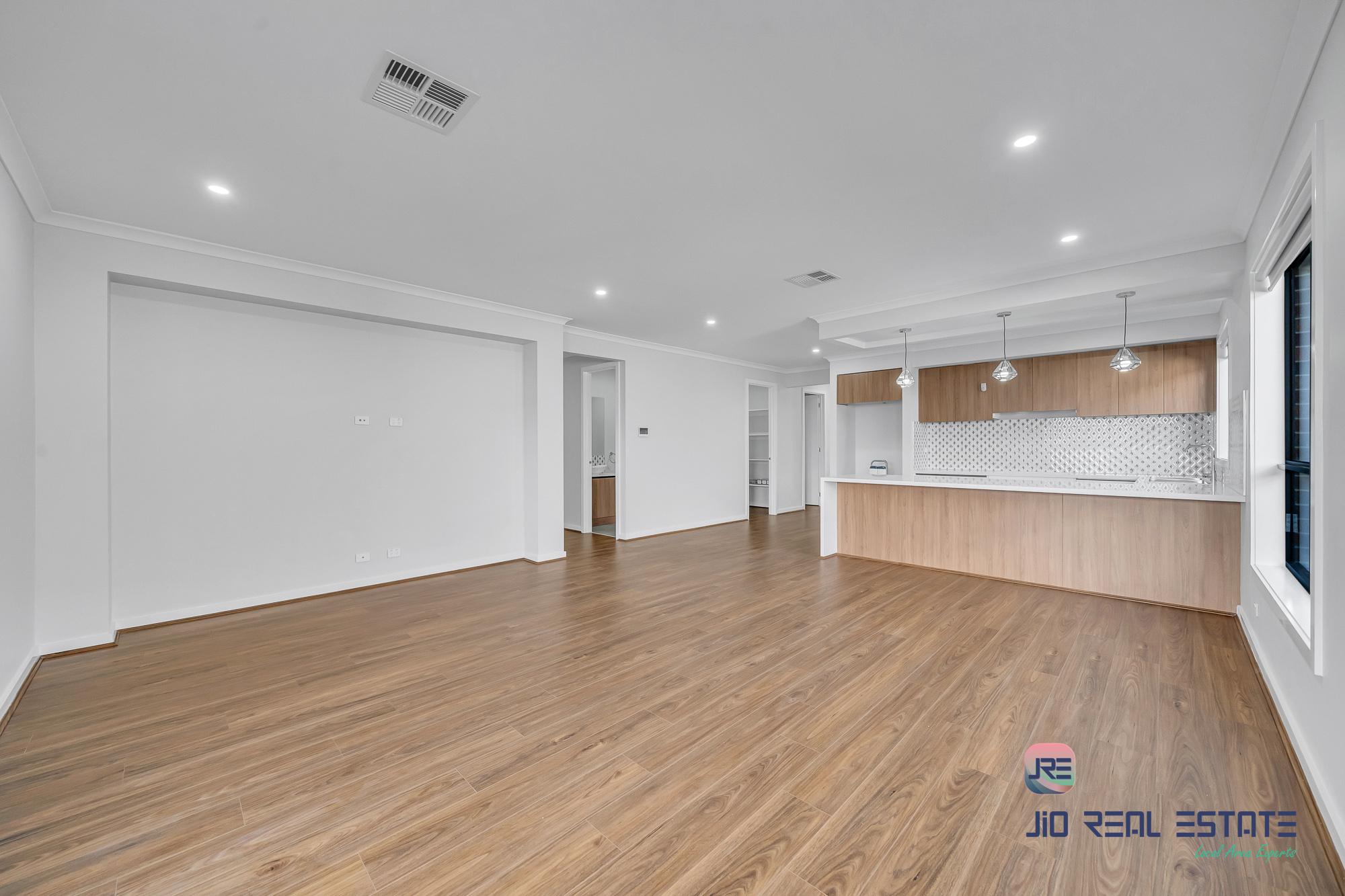 82 Pintail Drive, Melton South VIC