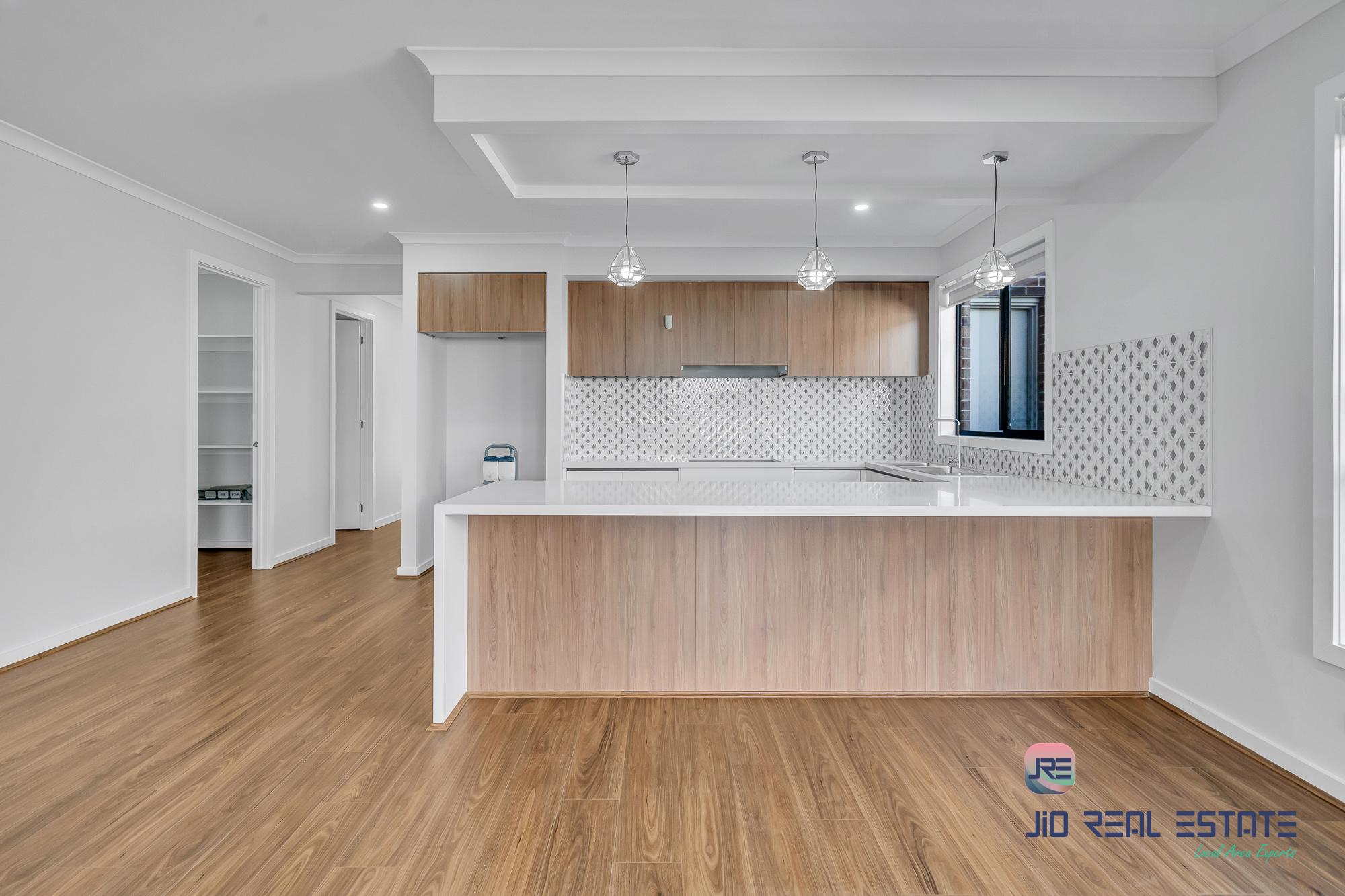 82 Pintail Drive, Melton South VIC