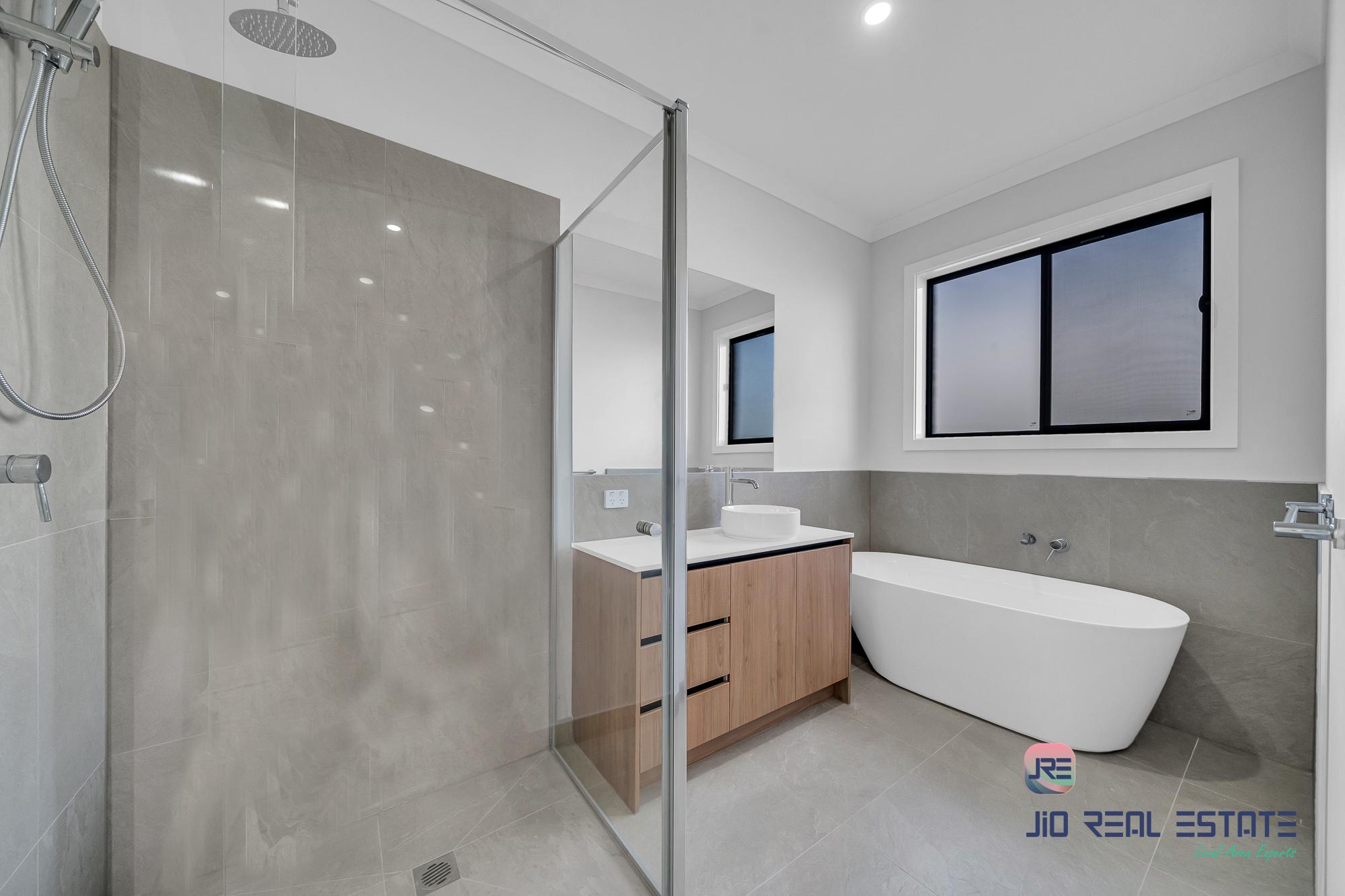 82 Pintail Drive, Melton South VIC