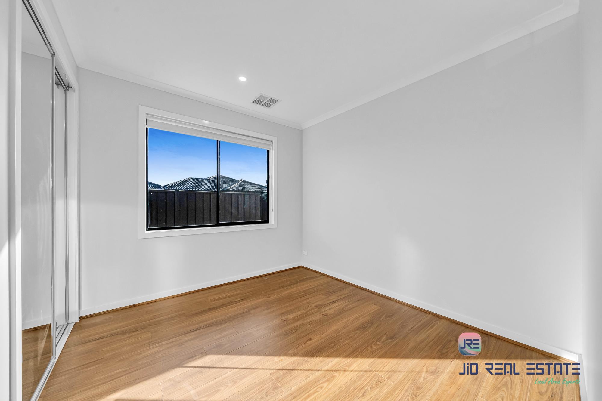 82 Pintail Drive, Melton South VIC