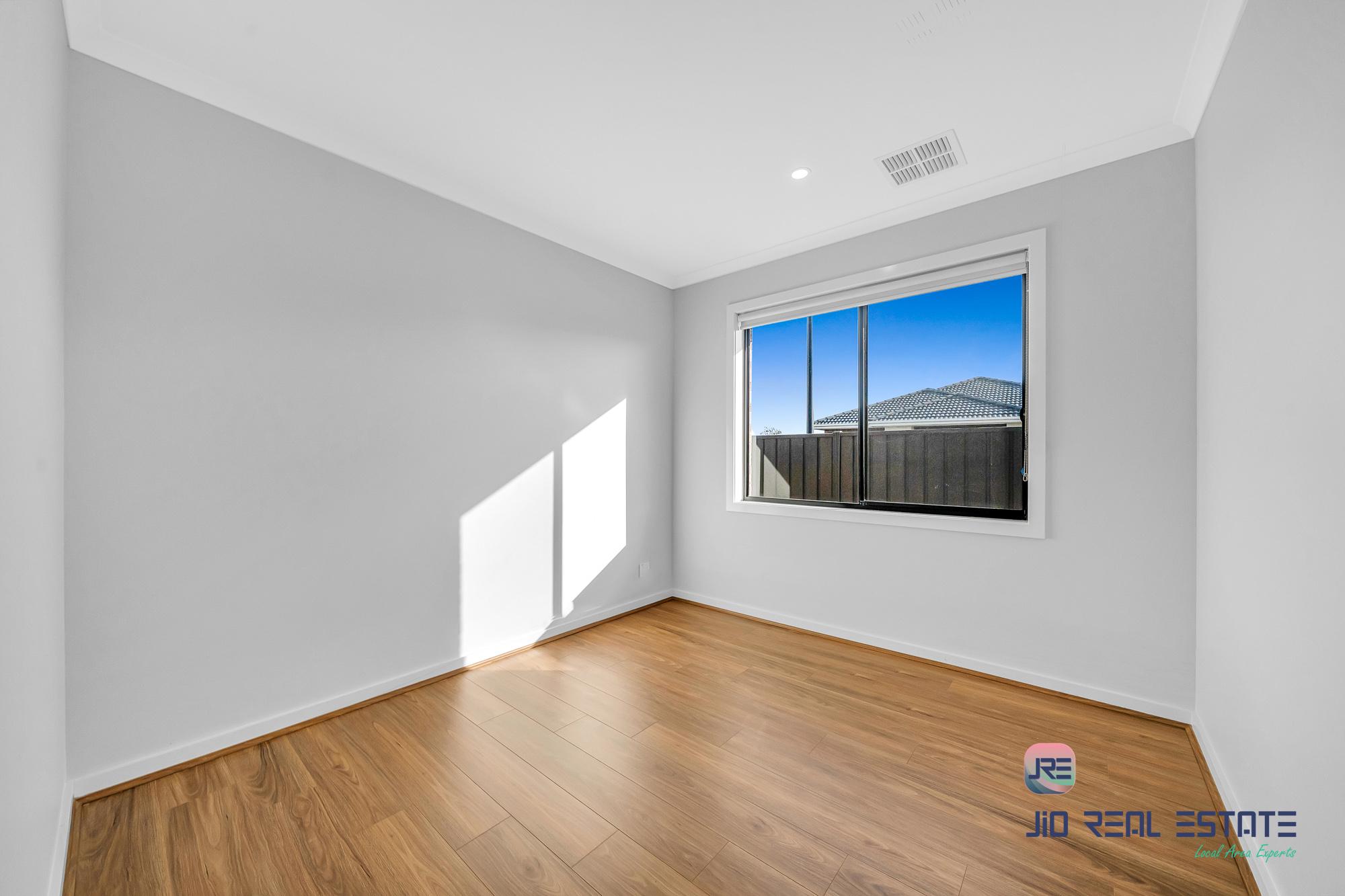 82 Pintail Drive, Melton South VIC