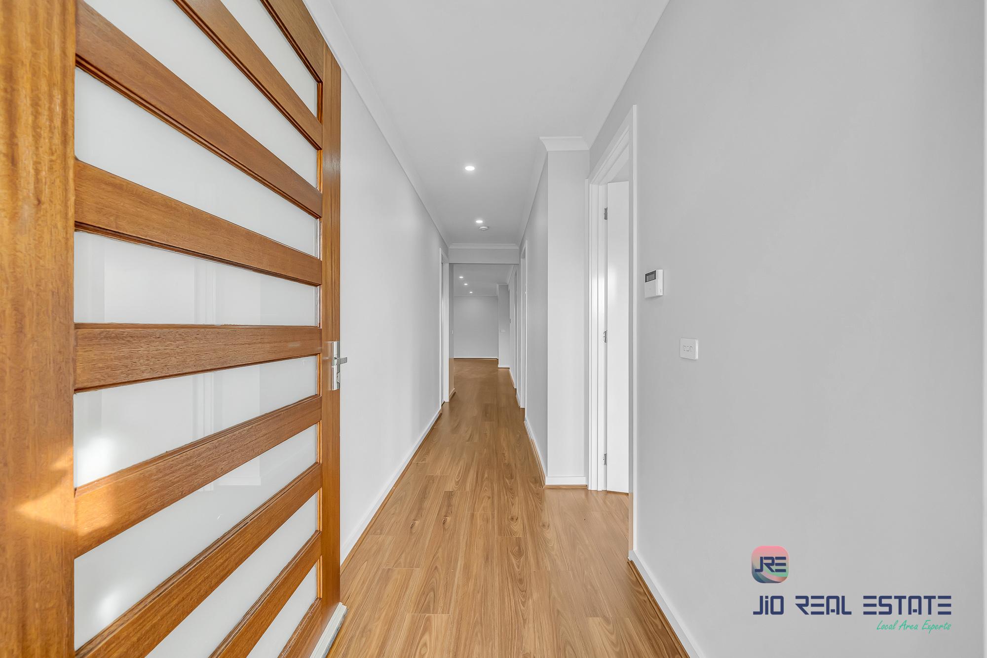 82 Pintail Drive, Melton South VIC