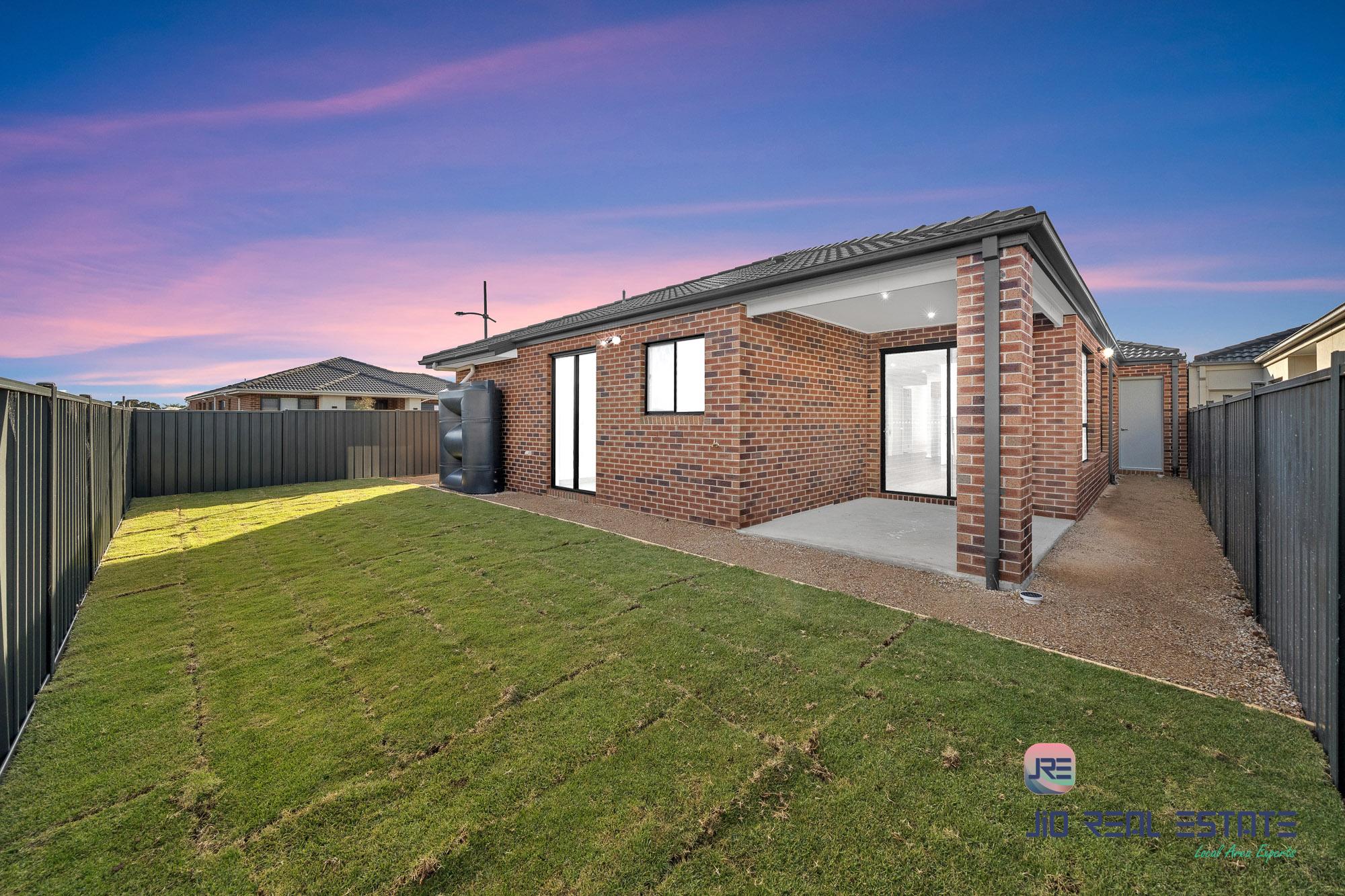 82 Pintail Drive, Melton South VIC