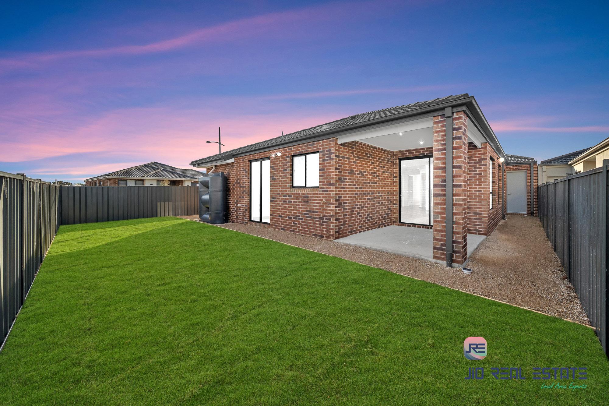 82 Pintail Drive, Melton South VIC