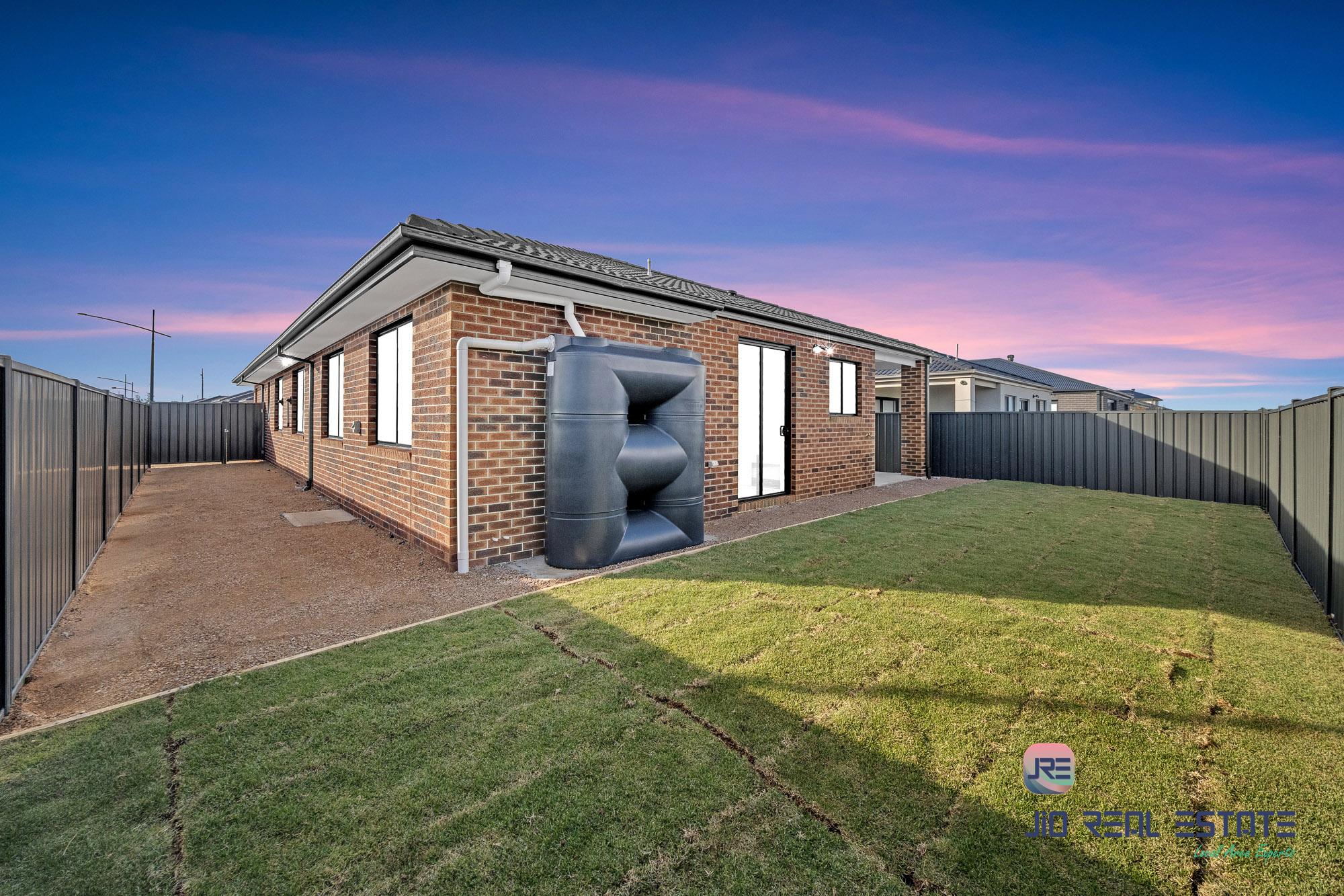 82 Pintail Drive, Melton South VIC