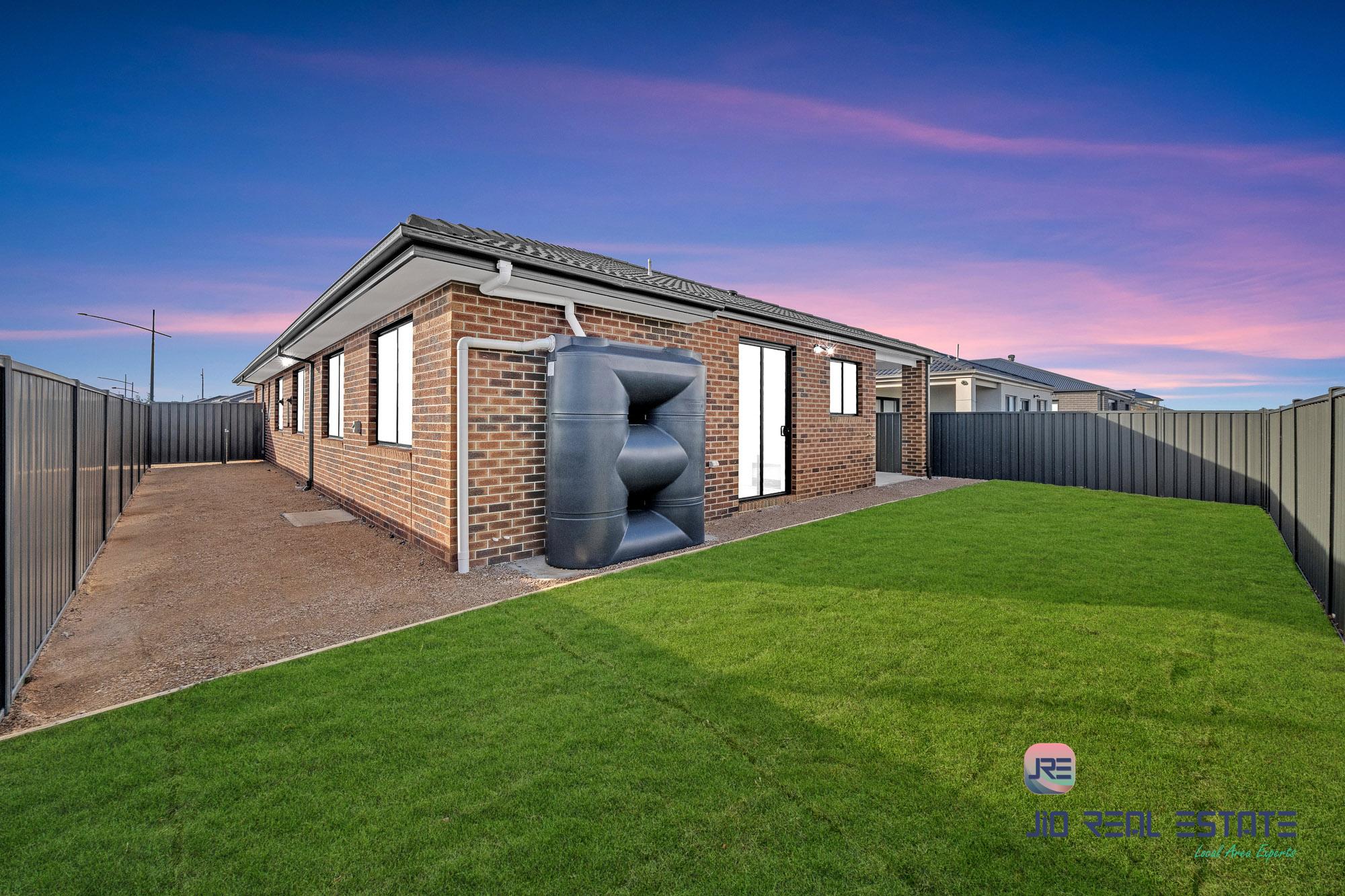 82 Pintail Drive, Melton South VIC