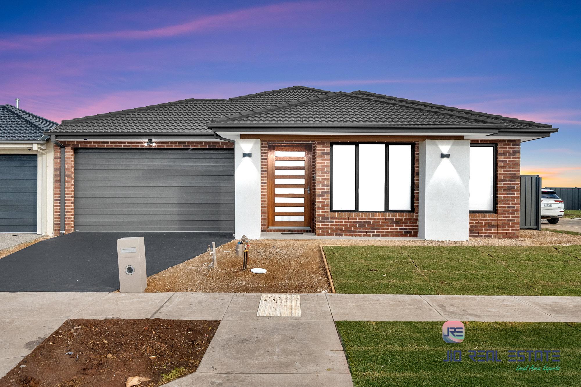 82 Pintail Drive, Melton South VIC