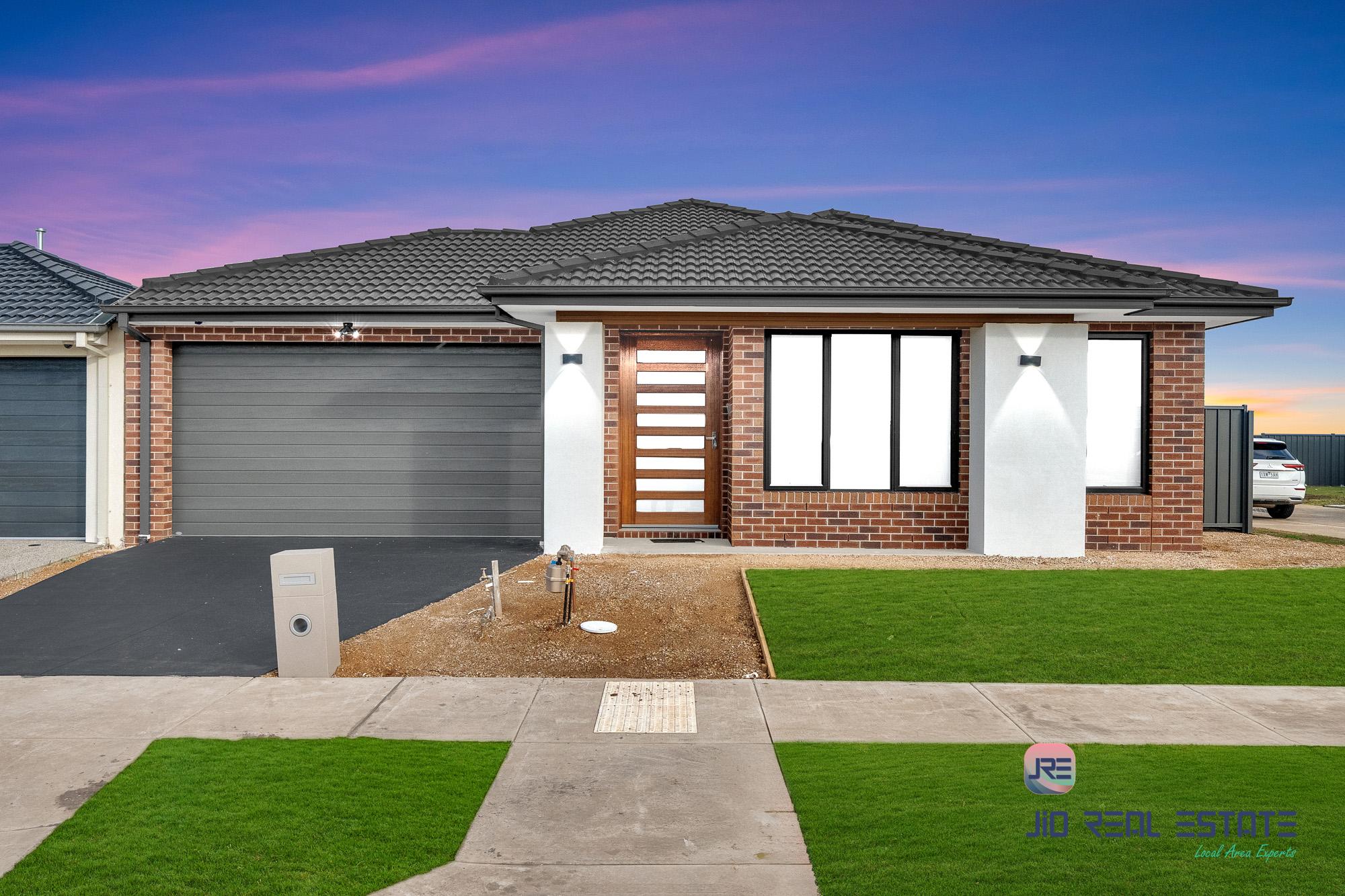 82 Pintail Drive, Melton South VIC