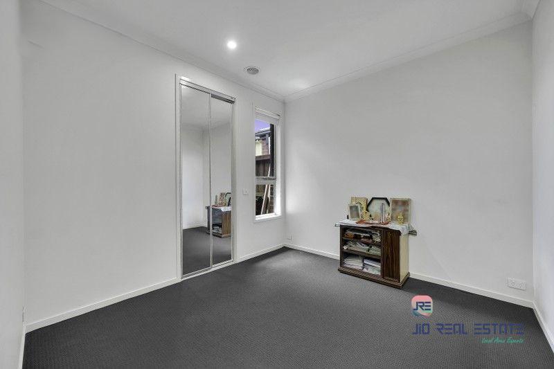 46 Carfin Circuit, Thornhill Park VIC