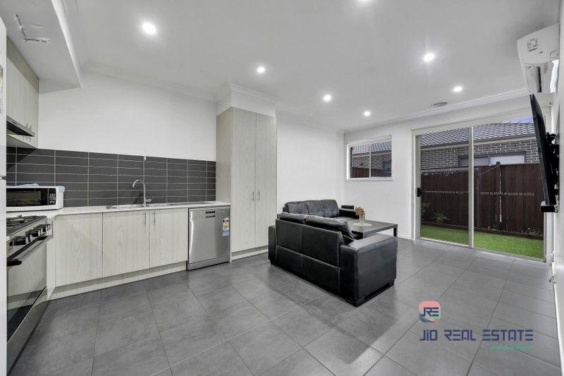 46 Carfin Circuit, Thornhill Park VIC