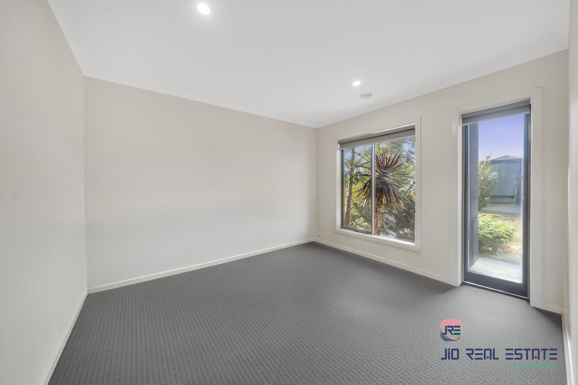 12 Edgware Street, Thornhill Park VIC