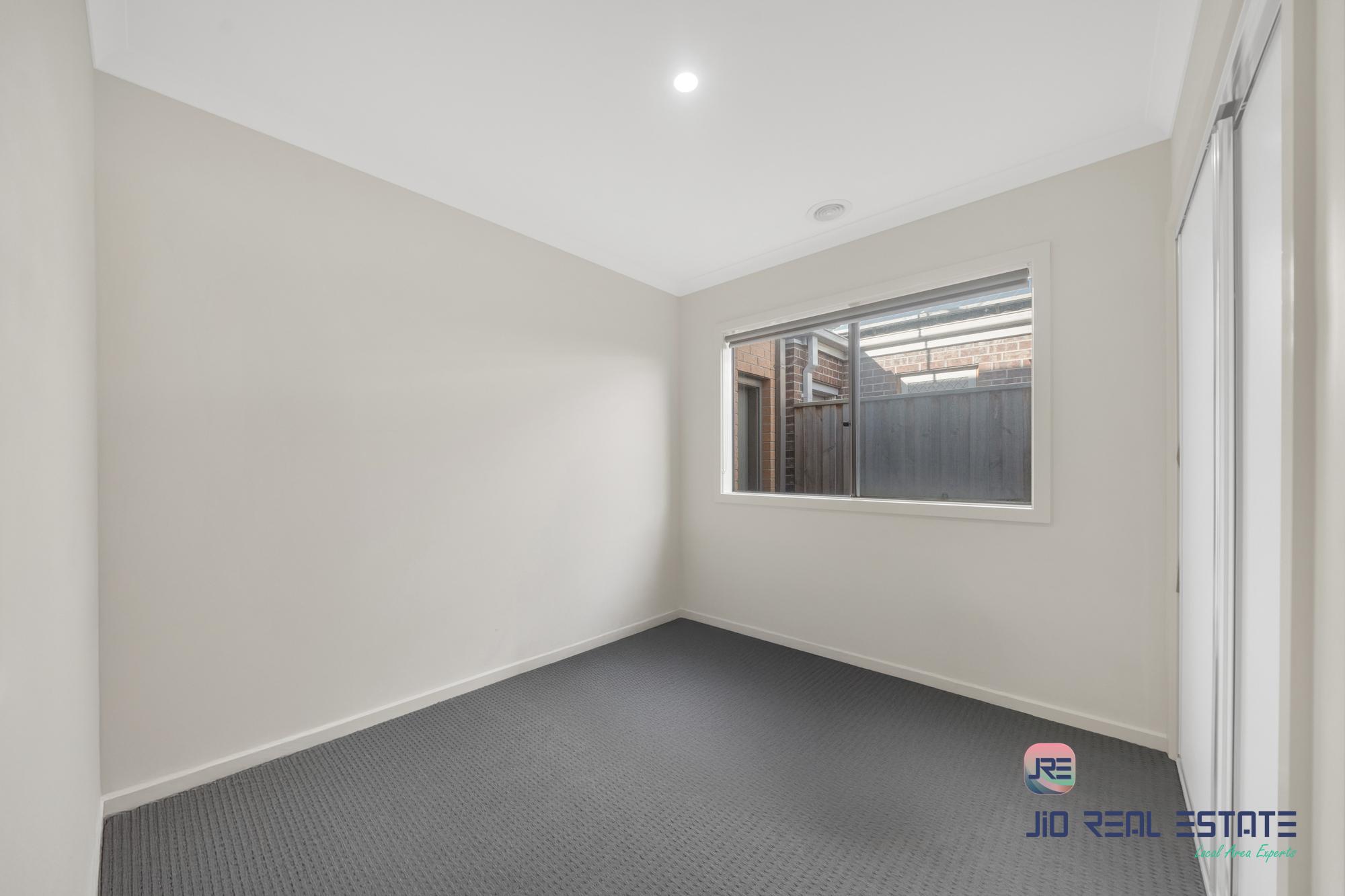 12 Edgware Street, Thornhill Park VIC