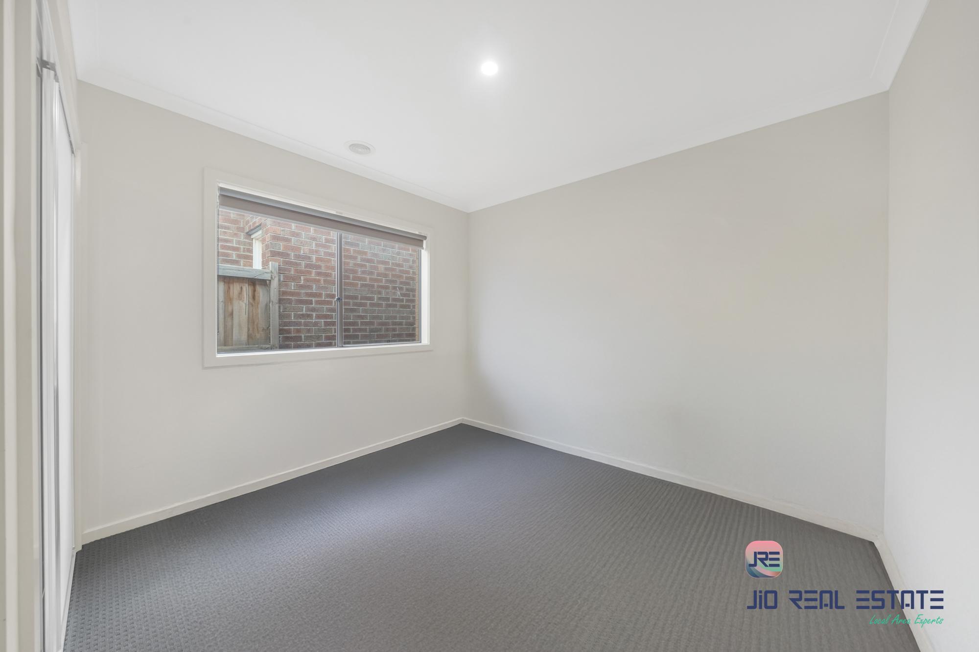 12 Edgware Street, Thornhill Park VIC