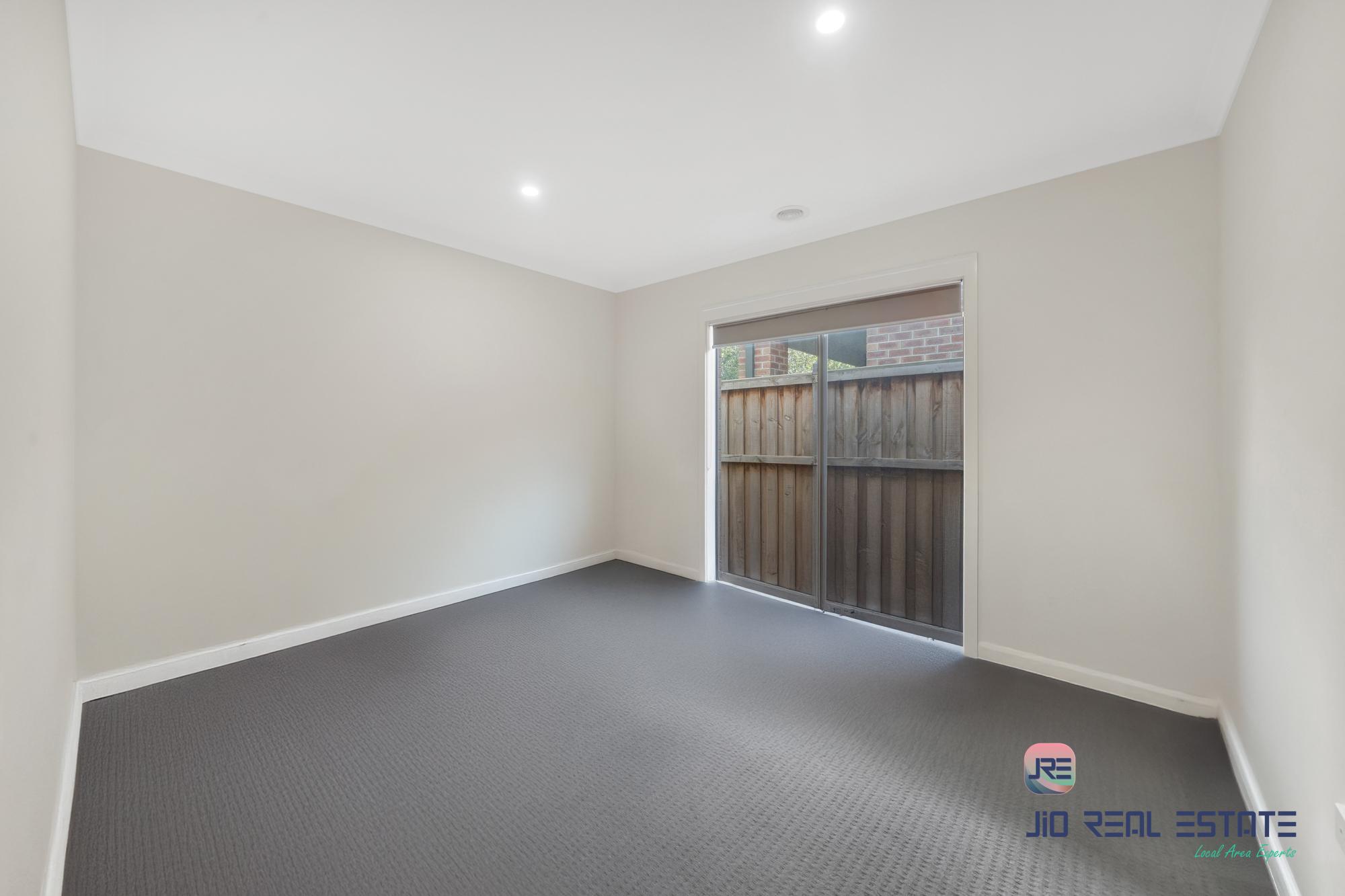 12 Edgware Street, Thornhill Park VIC